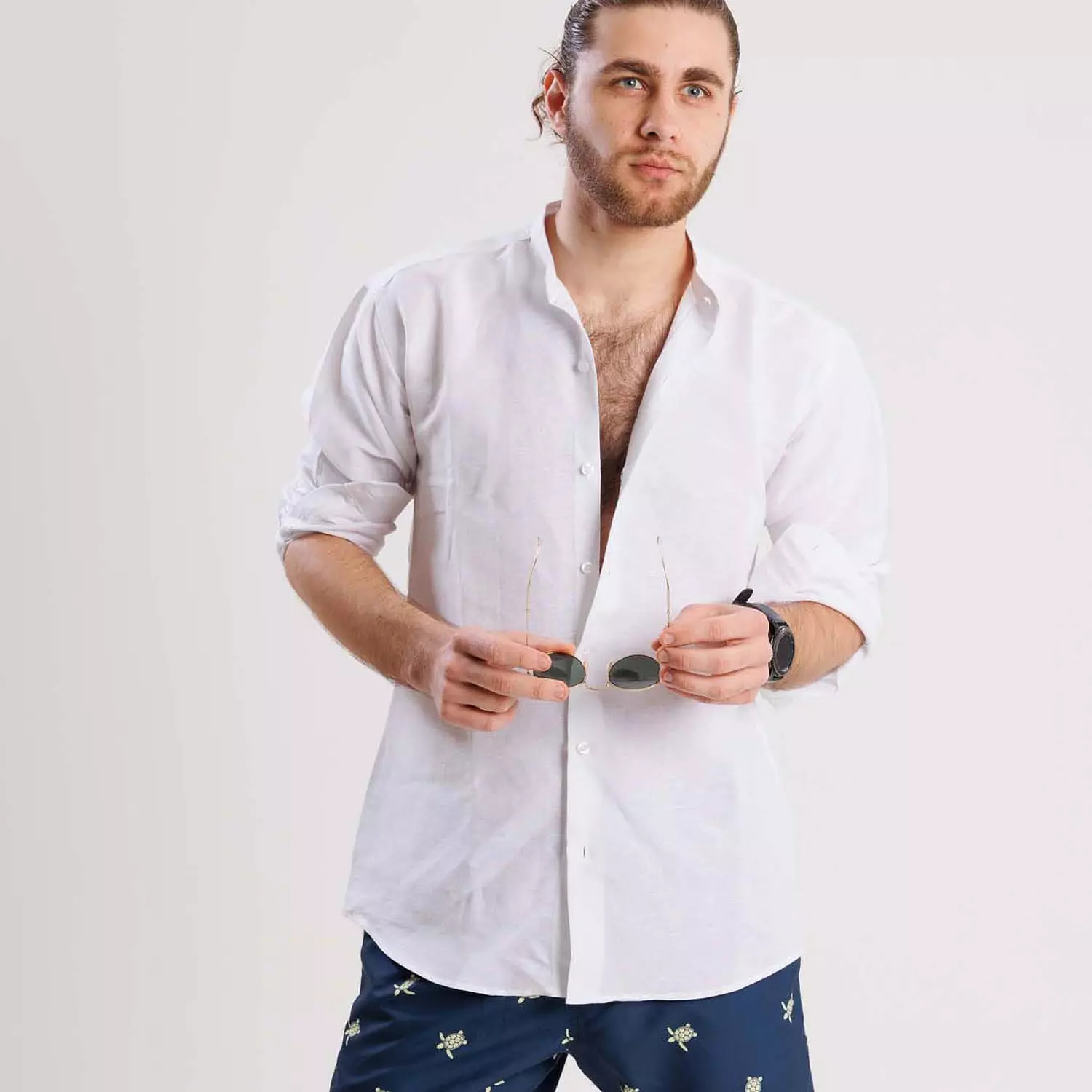 <p><strong>White Linen Shirt</strong></p>