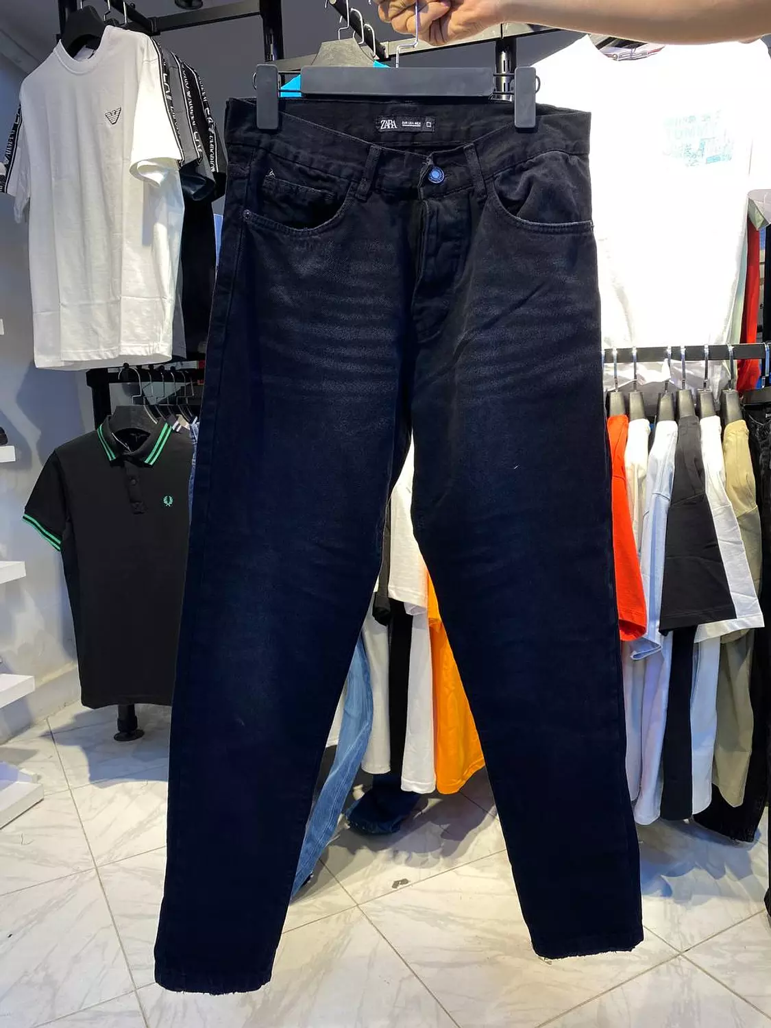 Zara cutting jeans-black hover image