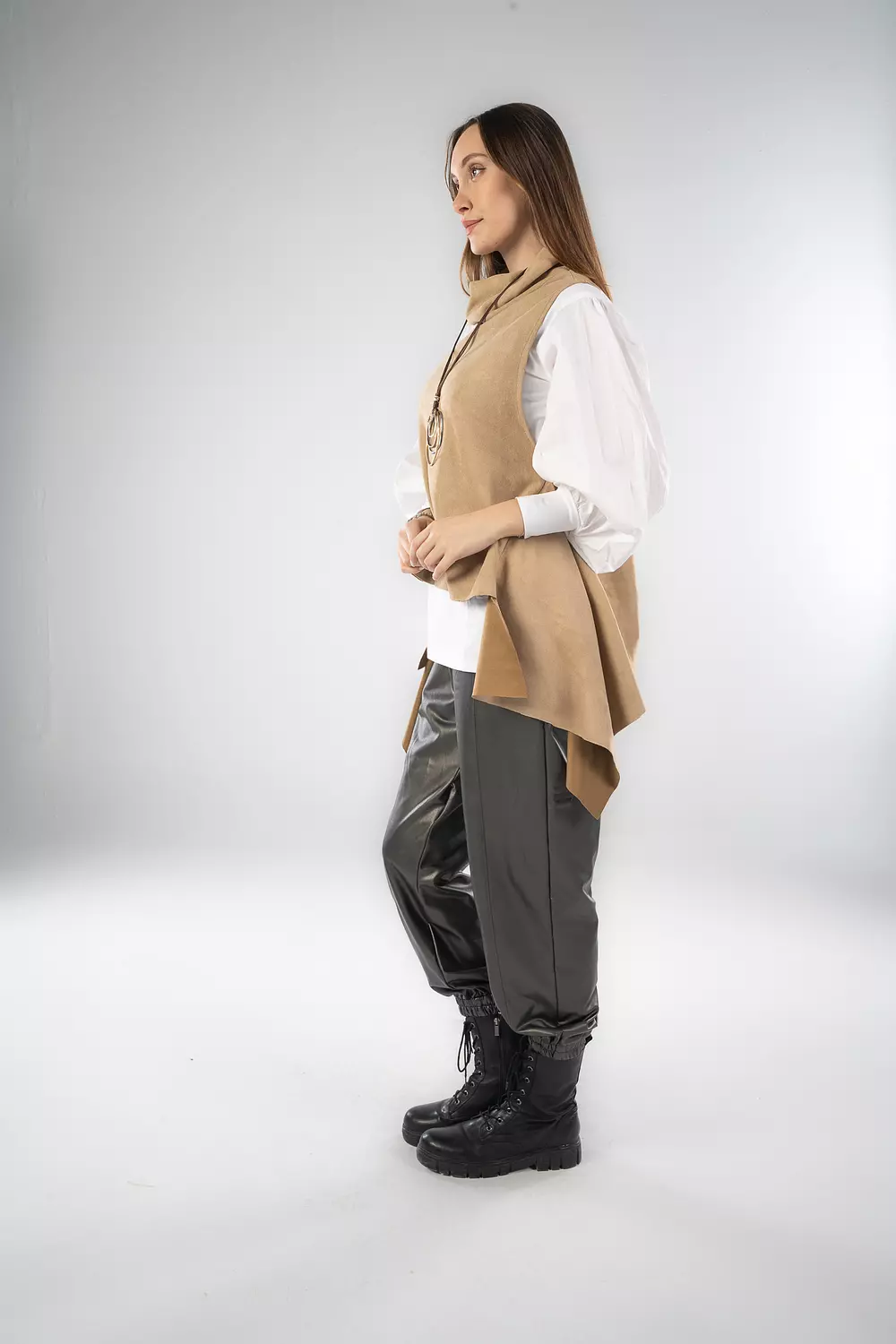 Suede beige vest 2