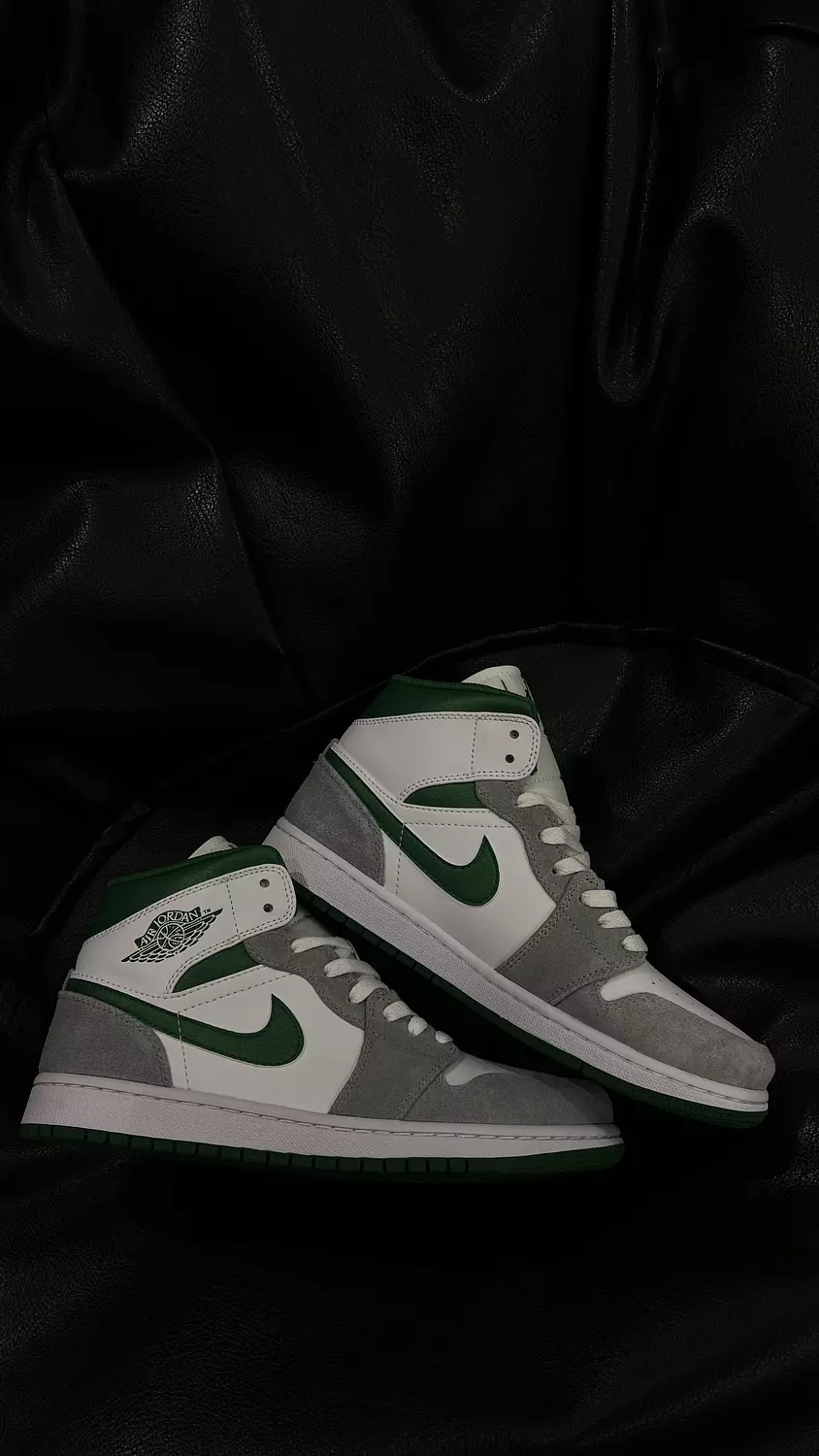 Air Jordan 1 Mid SE 'Grey Pine Green' 7