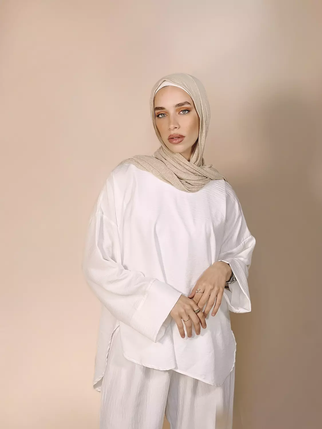 White Basic Linen Set hover image