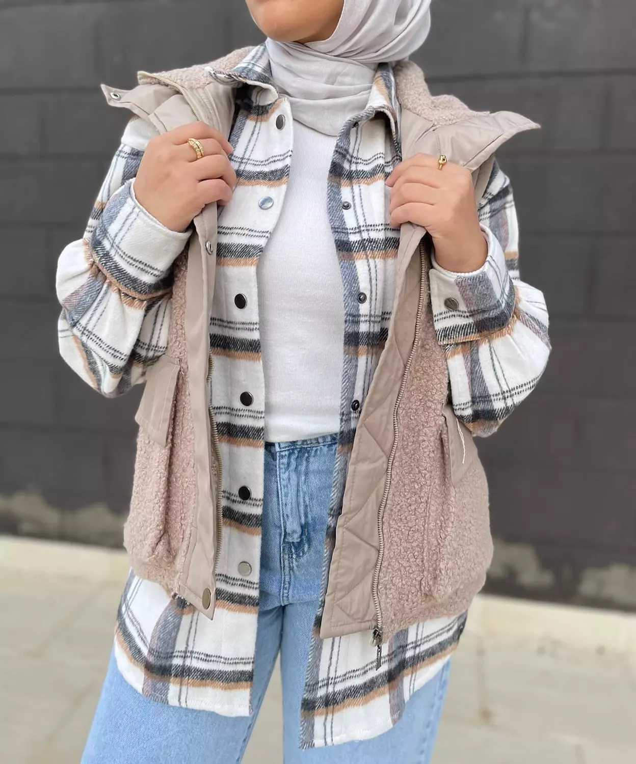 Cozy wool vest in Beige hover image