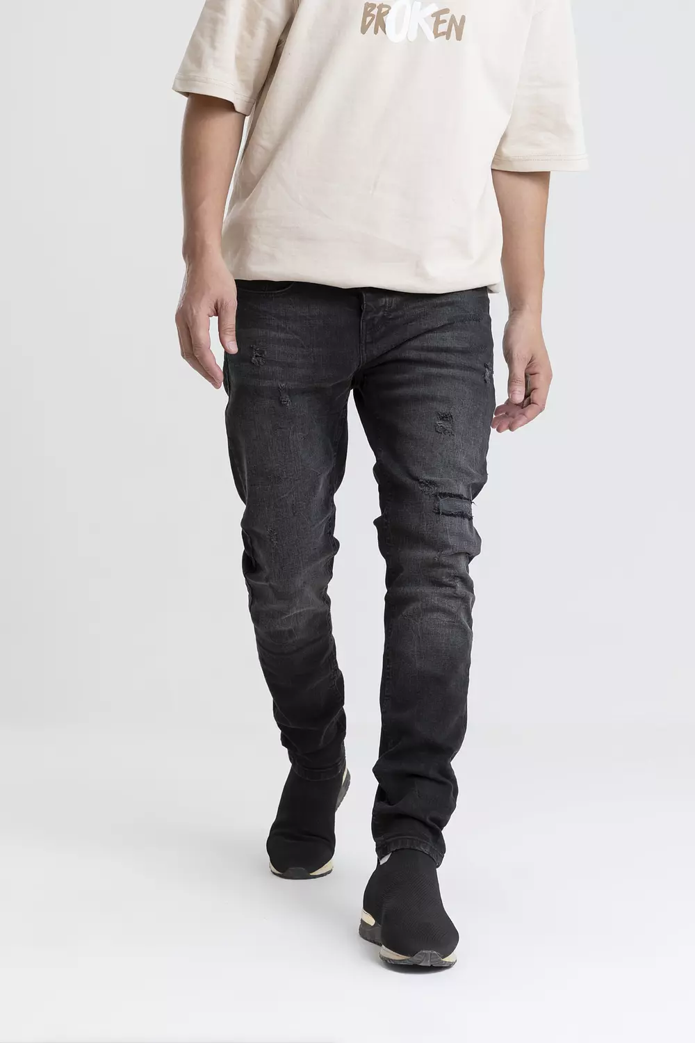 RIPPED BLACK JEANS hover image