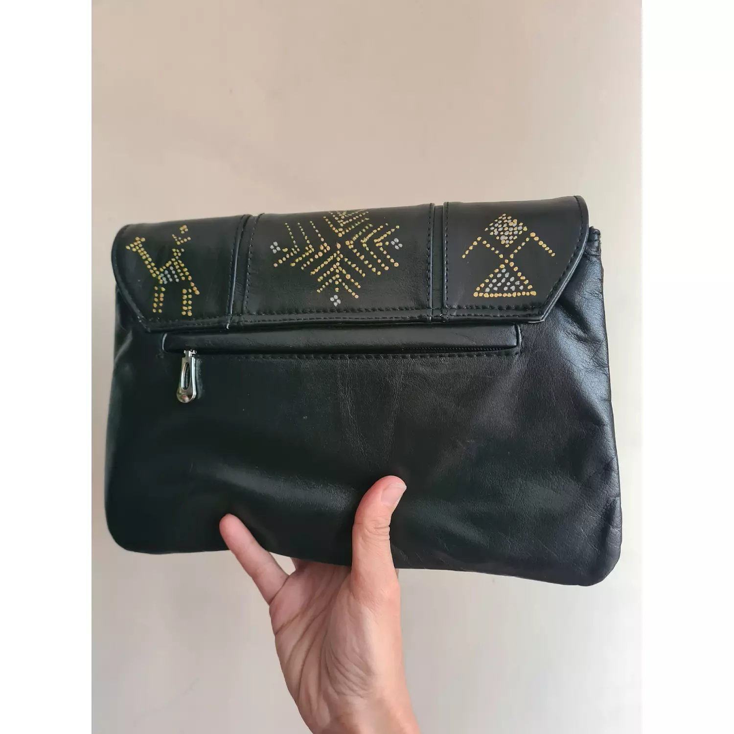 The tally clutch  1