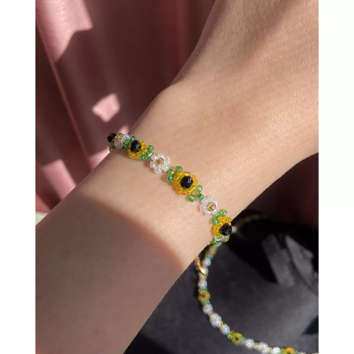 White flowers with sunflowers and garden bracelet🌻 2