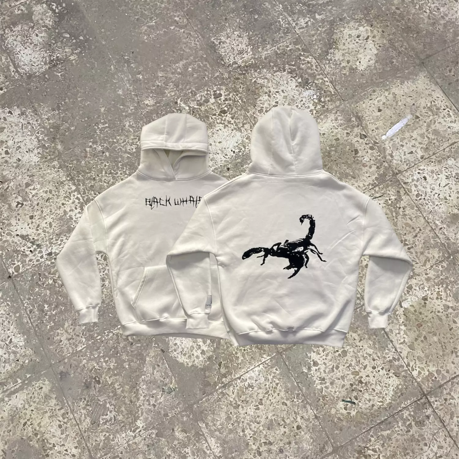 <p><strong><span style="color: rgb(0, 0, 0)">SCORPION HOODIE ''WHITE''</span></strong></p>