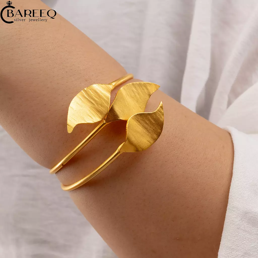 A leaf bracelet