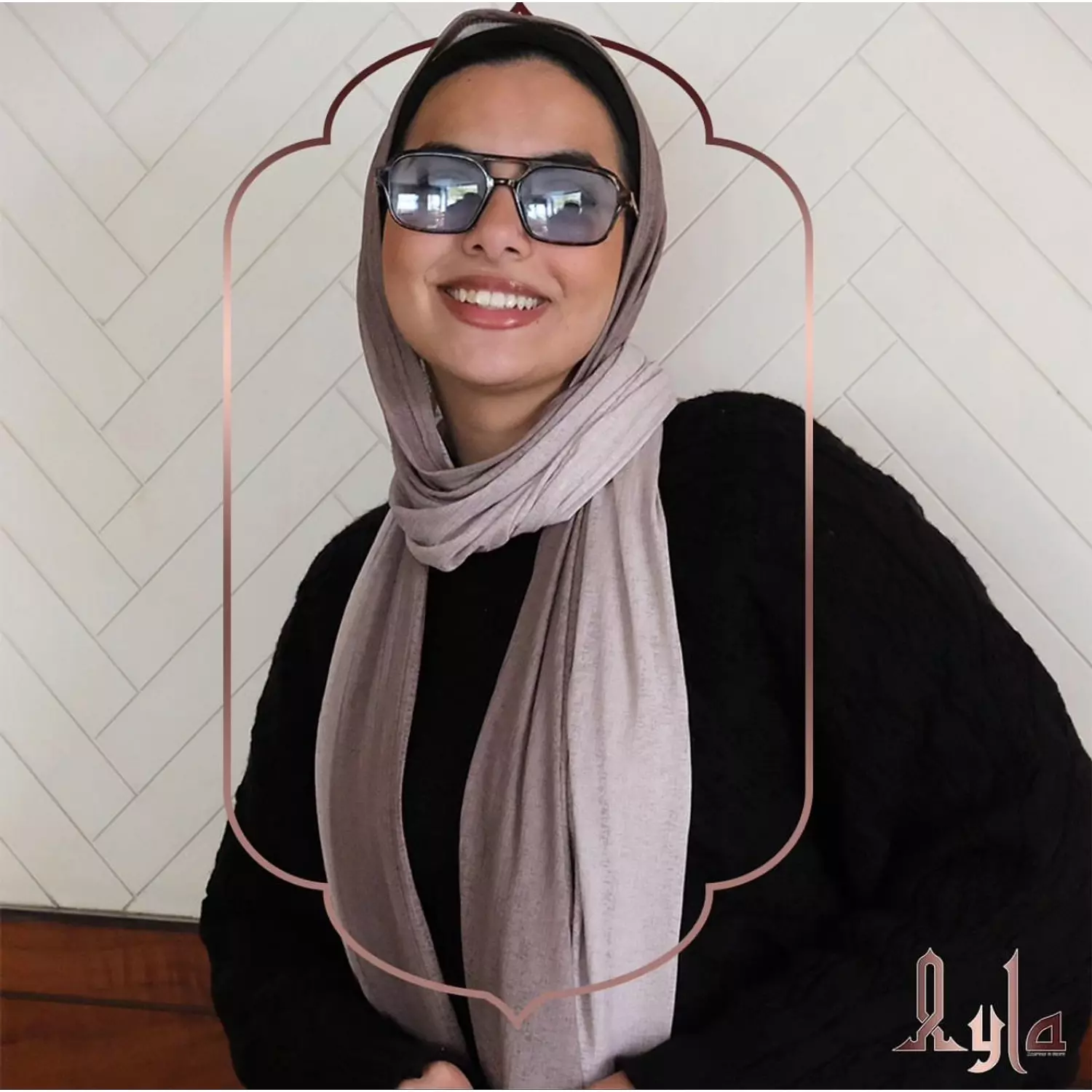 Cafe & Beige Kuwaiti Scarf hover image