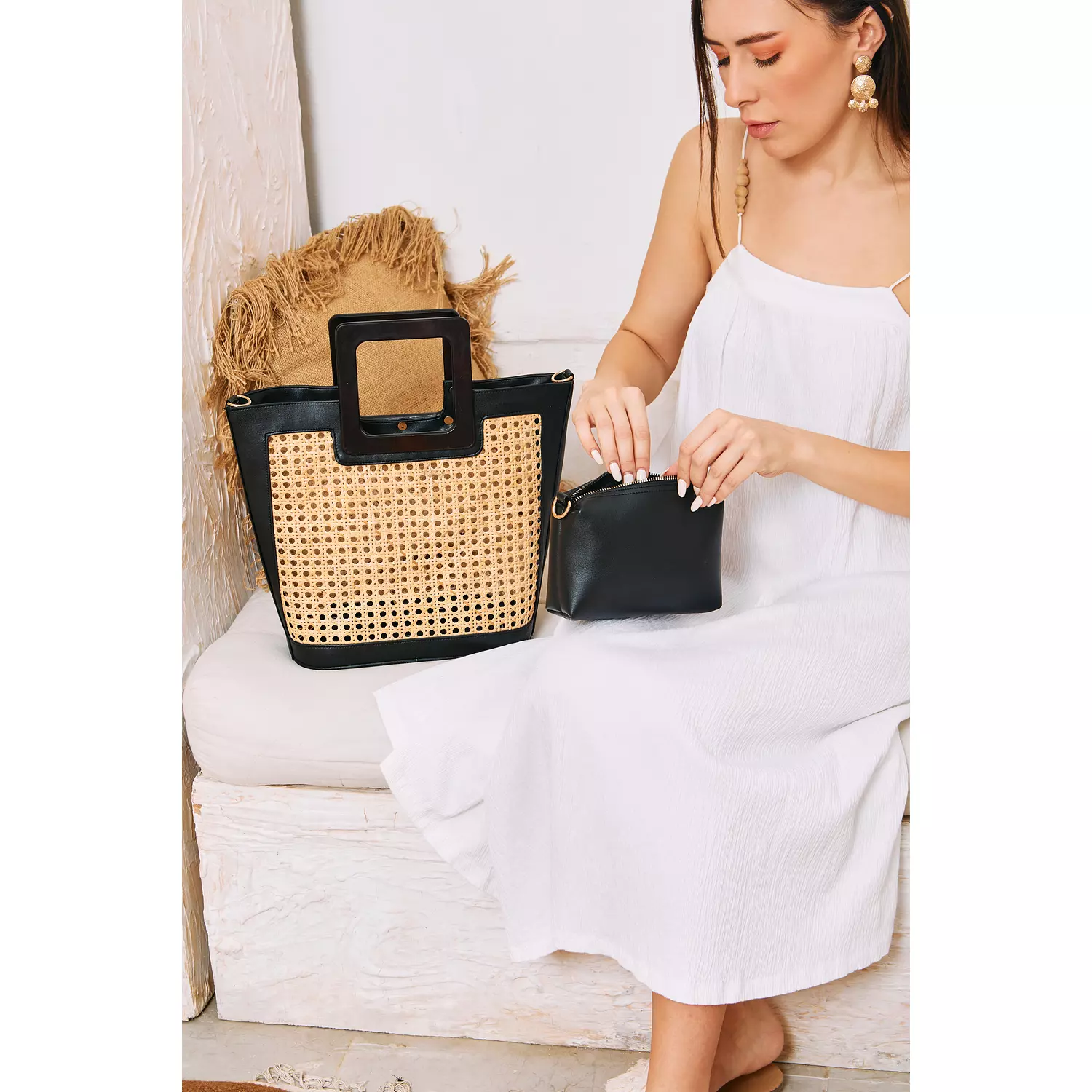 The Cannes tote in Black 1