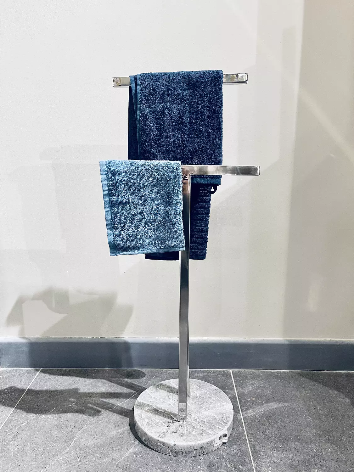 T Towel Rack “Marble” 2