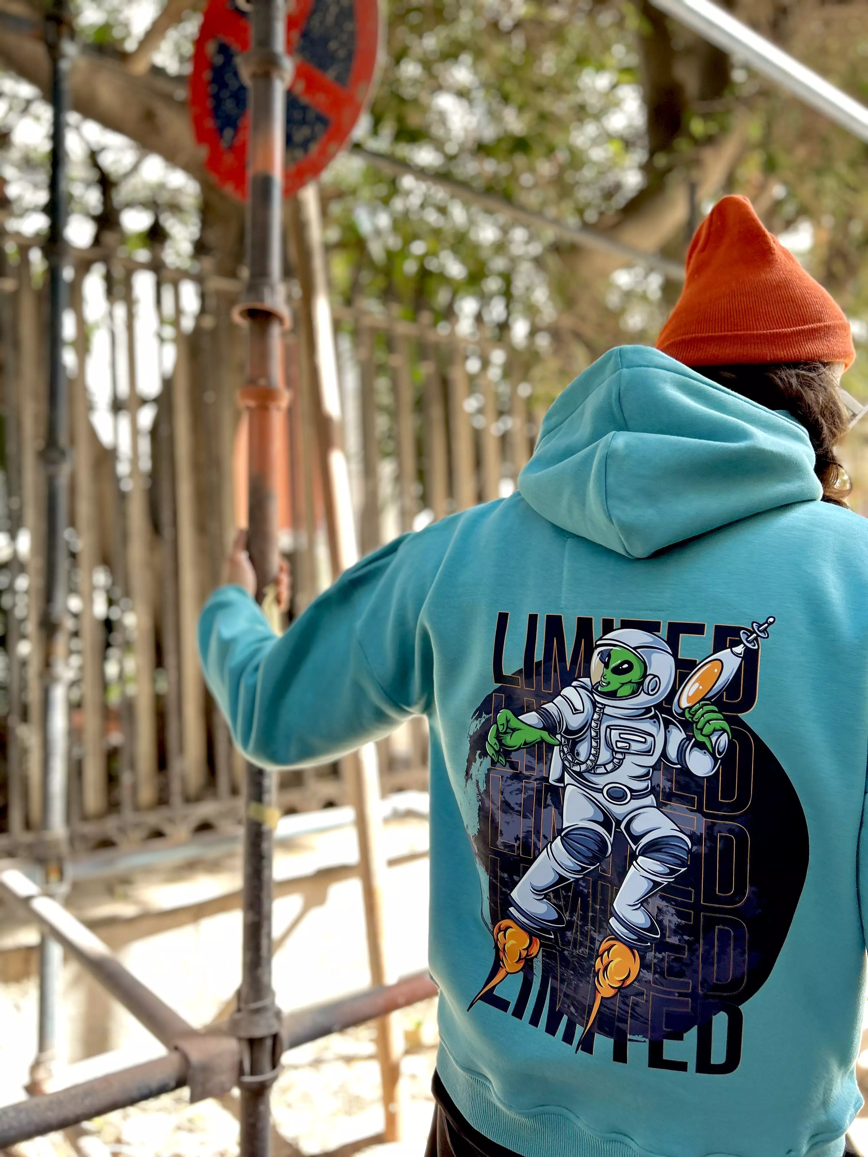 <p><strong><span style="color: #ffffff">Astronaut Hoodie</span></strong></p>