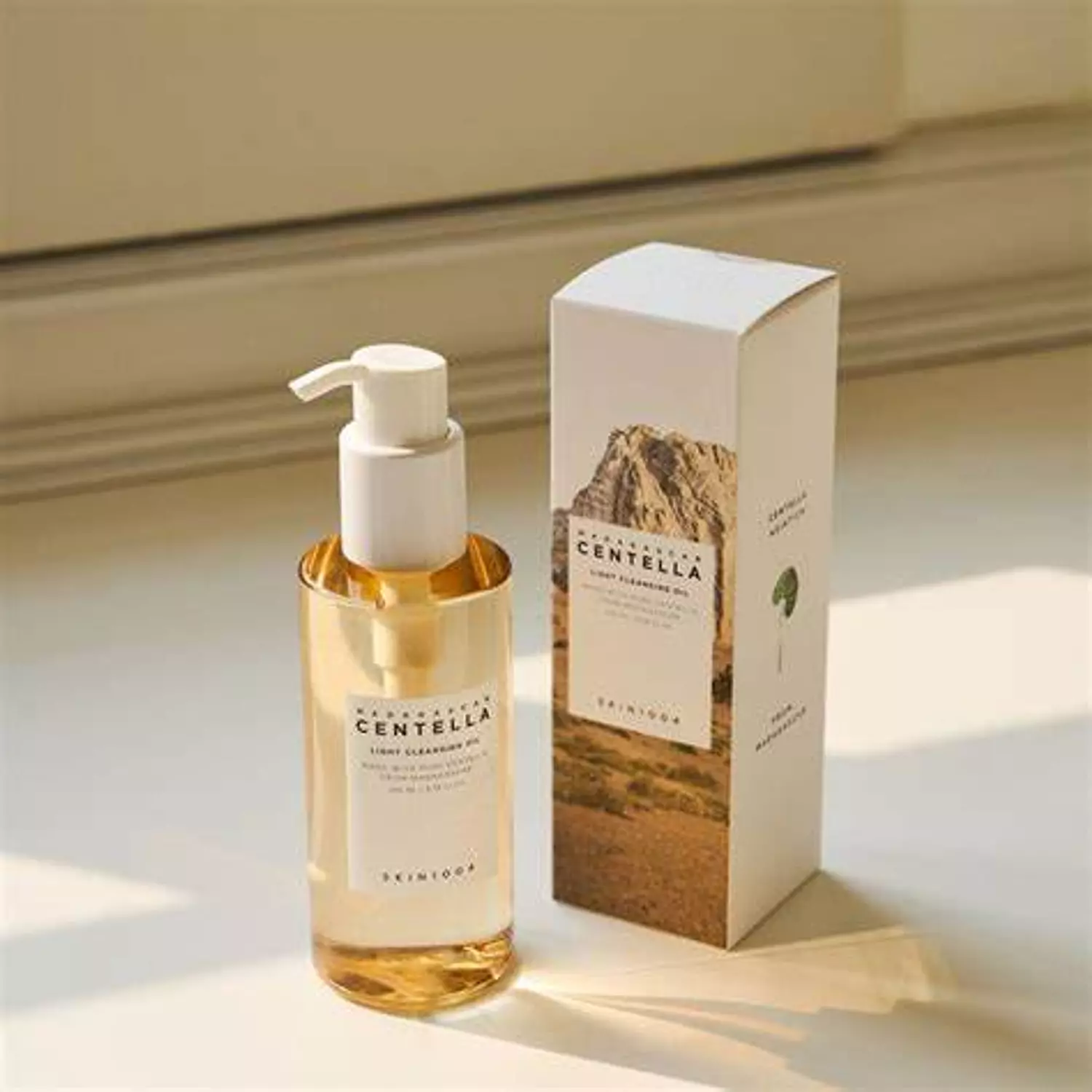 SKIN 1004 - Madagascar Centella Light Cleansing Oil hover image