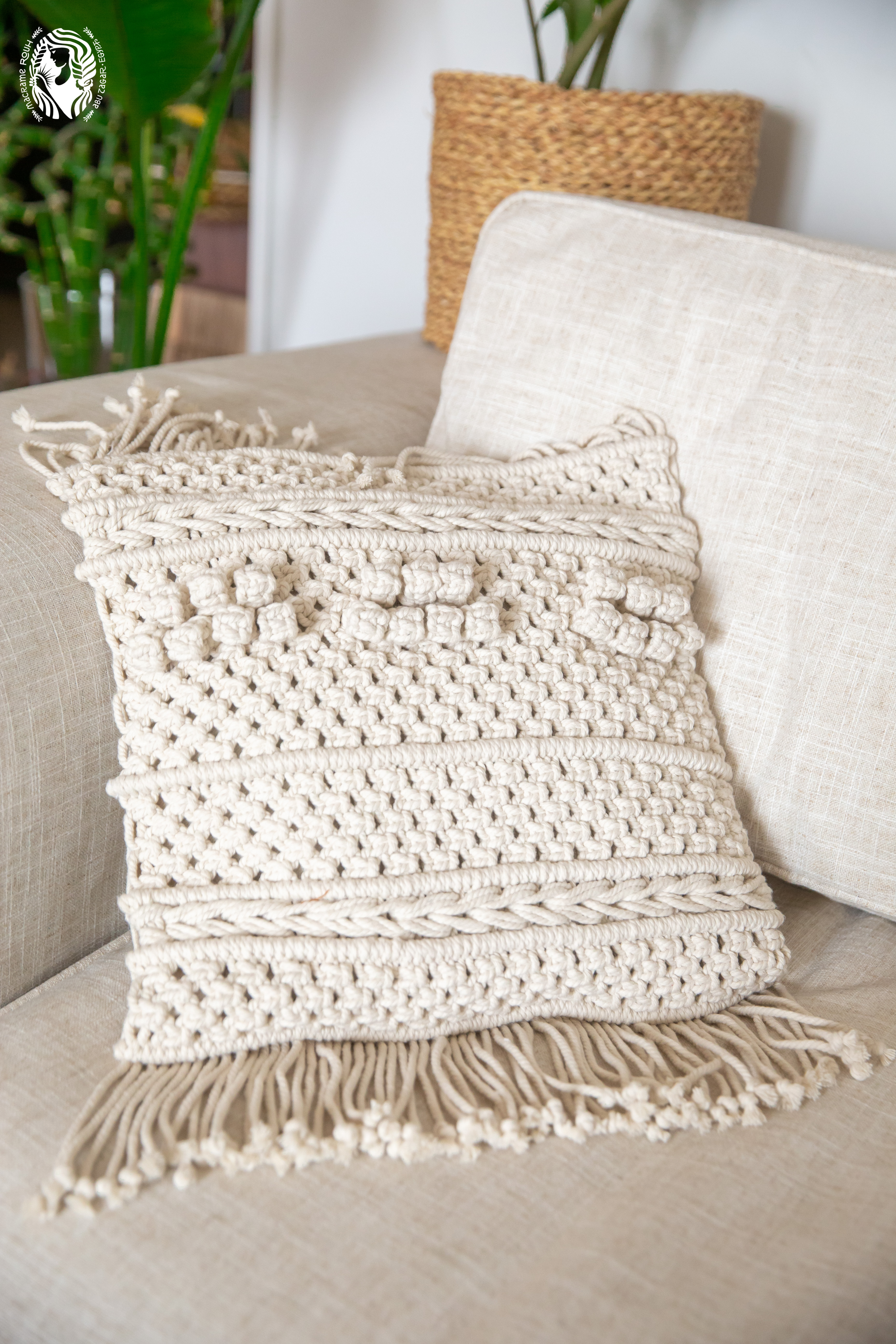 WEAVING CUSHION