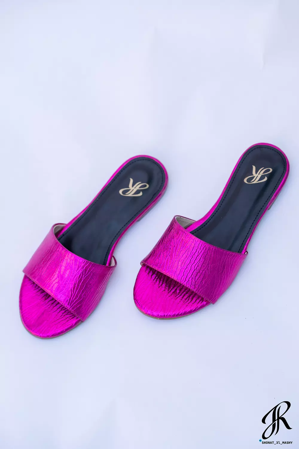 Elegant Women's Pink Metallic Slipper hover image