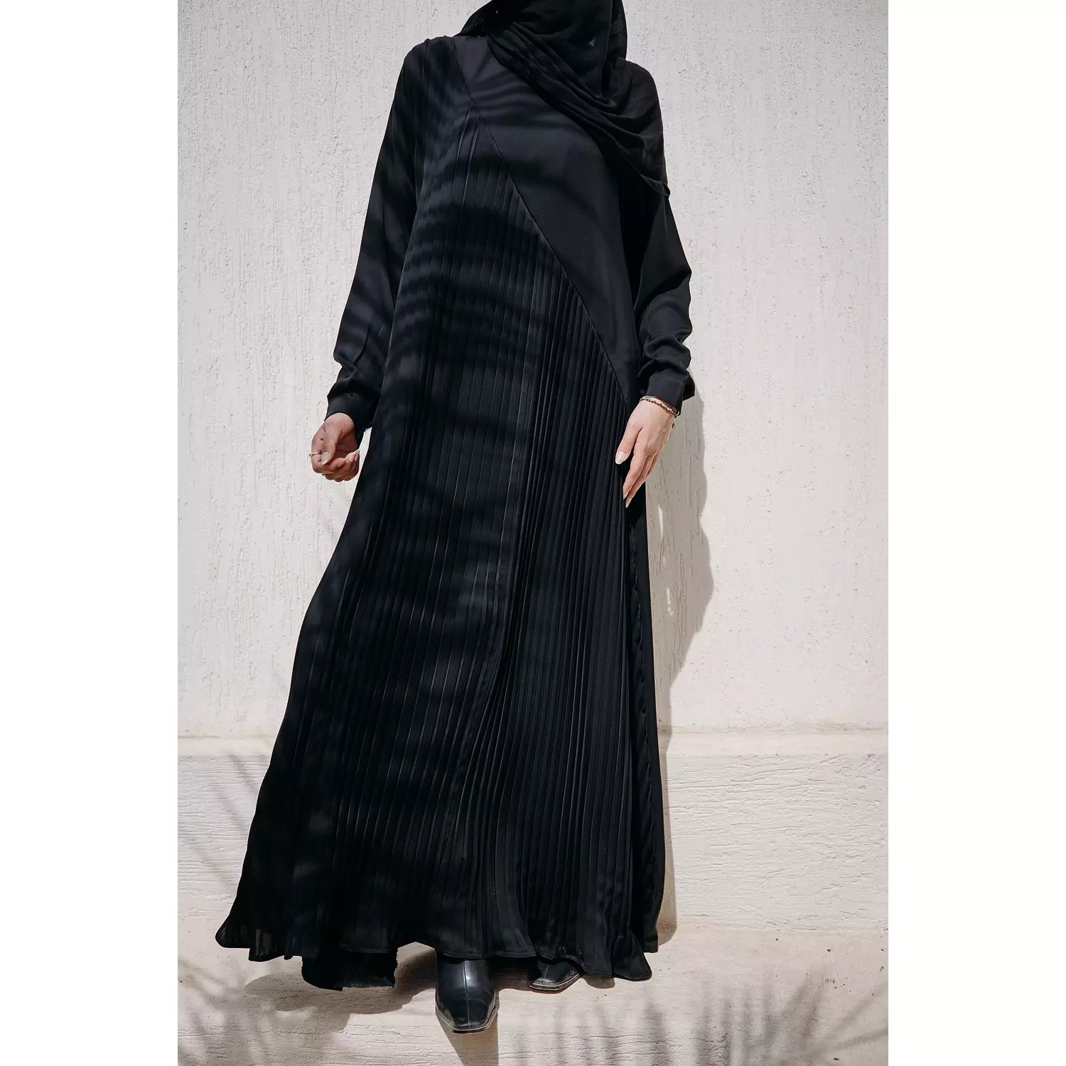 Gleaming Elegance Abaya 4