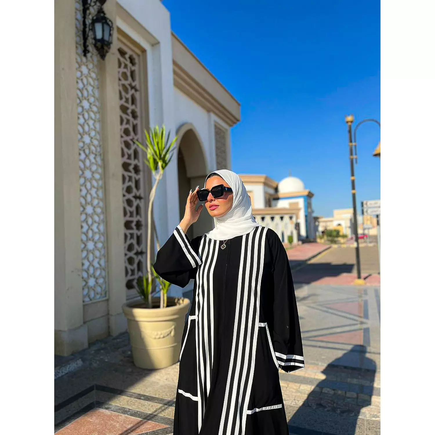 closed black abaya 1