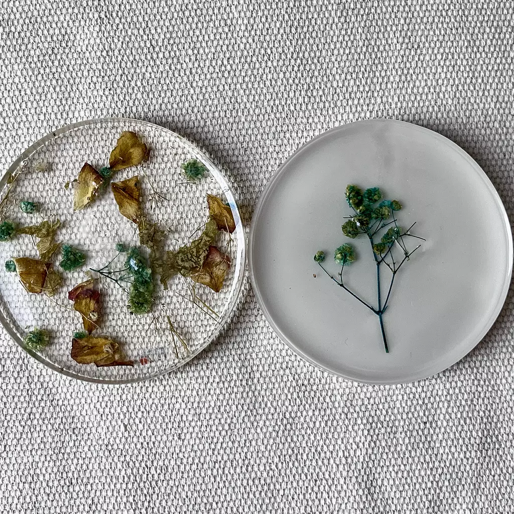 White & green floral coasters set