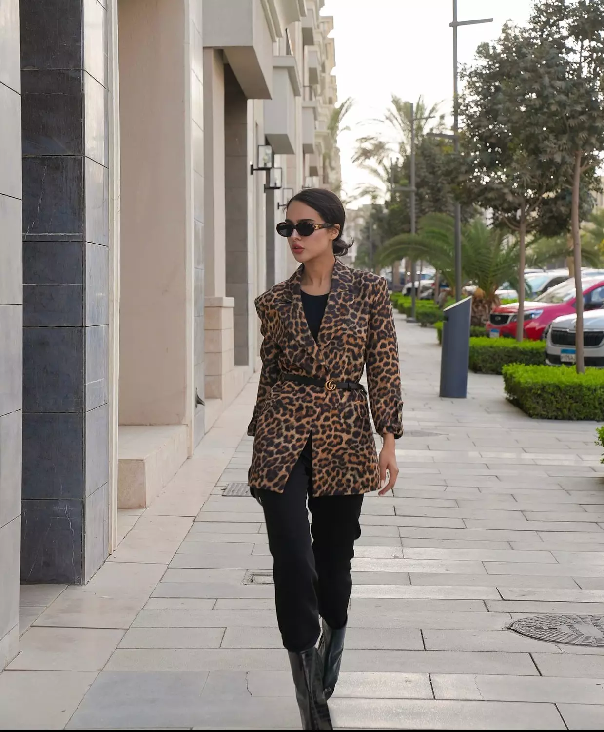 <p><strong><span style="color: rgb(0, 0, 0)">Leopard print blazer</span></strong></p>