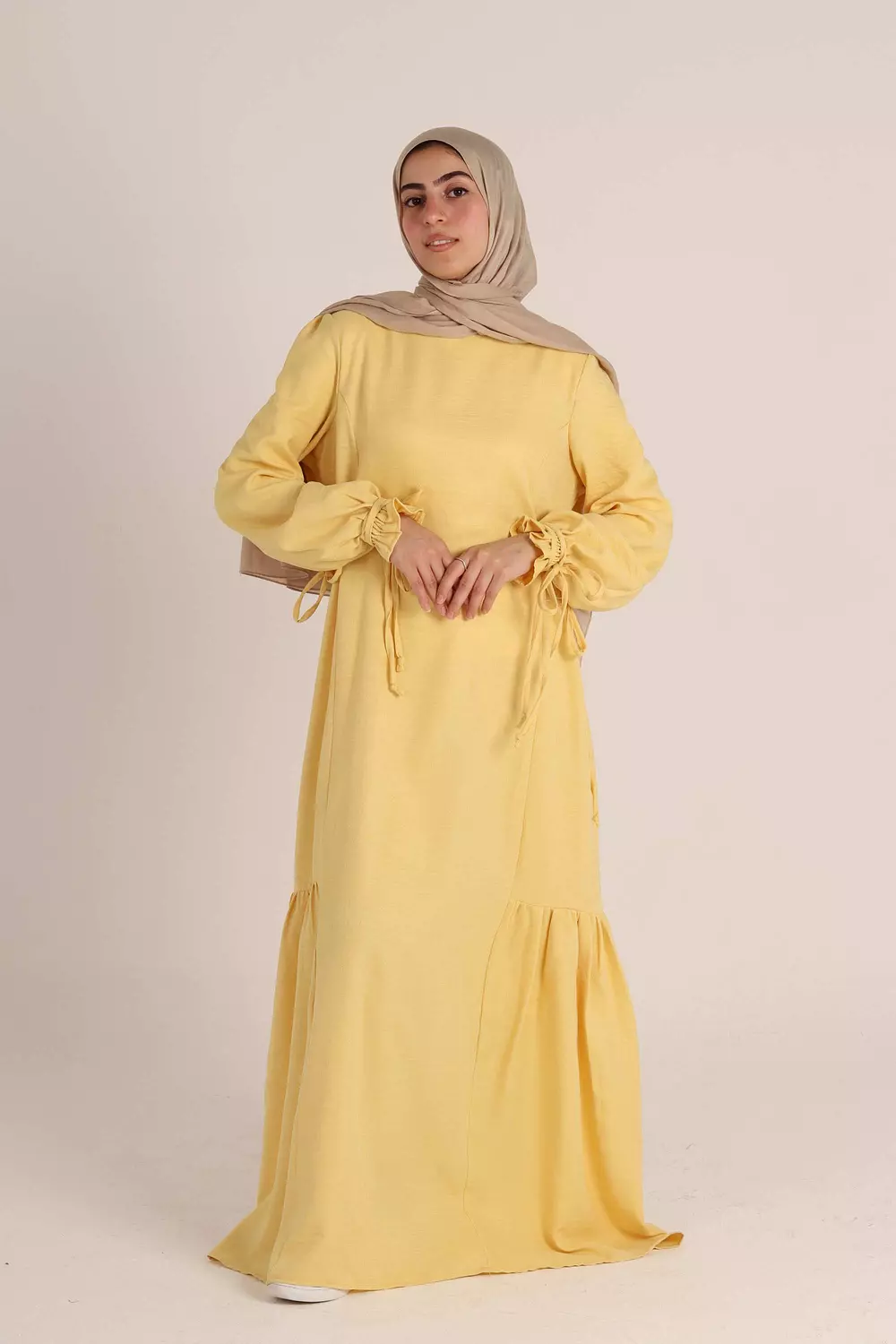 <p><strong>Yellow Dress</strong></p>