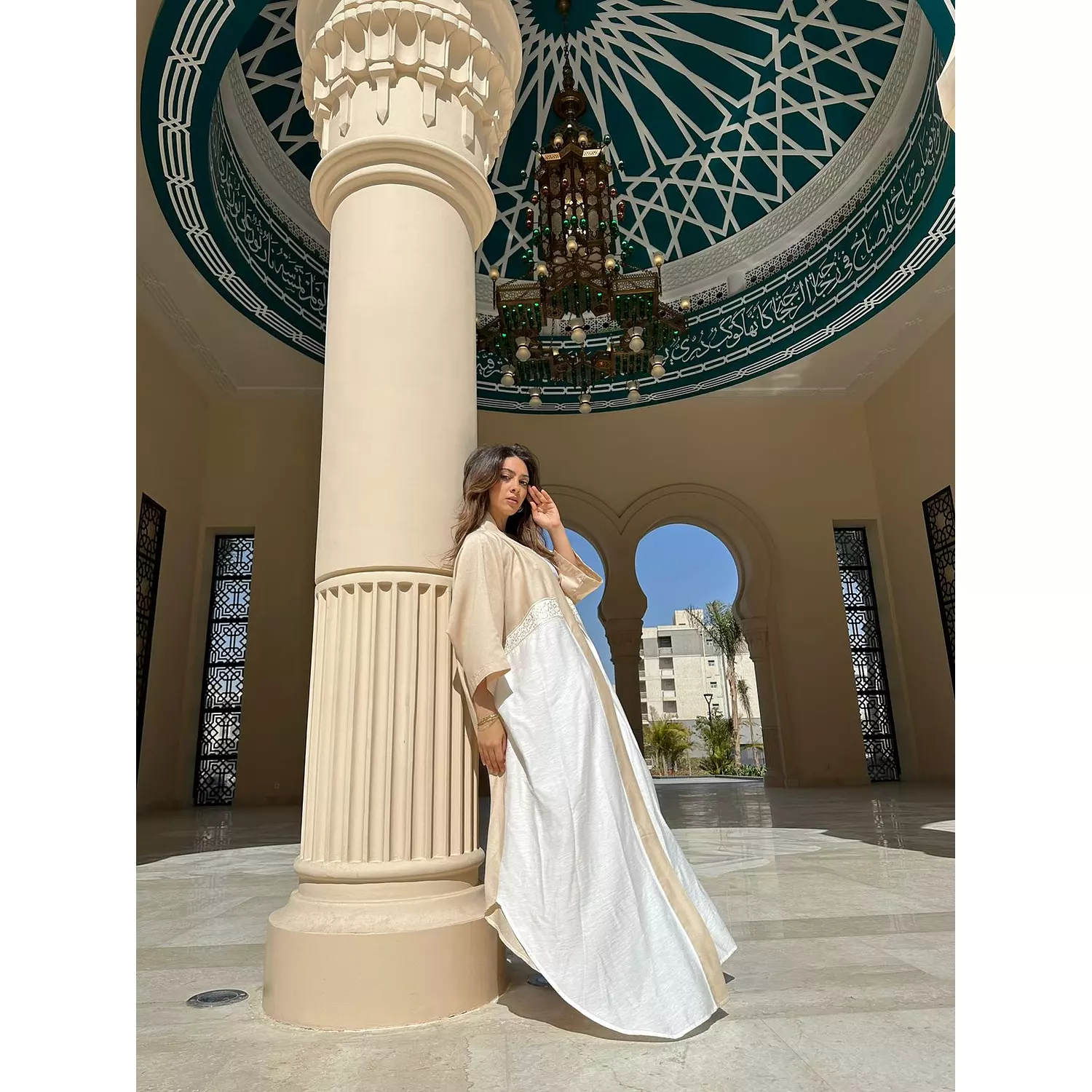 Our ‘Golden-White’ Arabian kaftan hover image