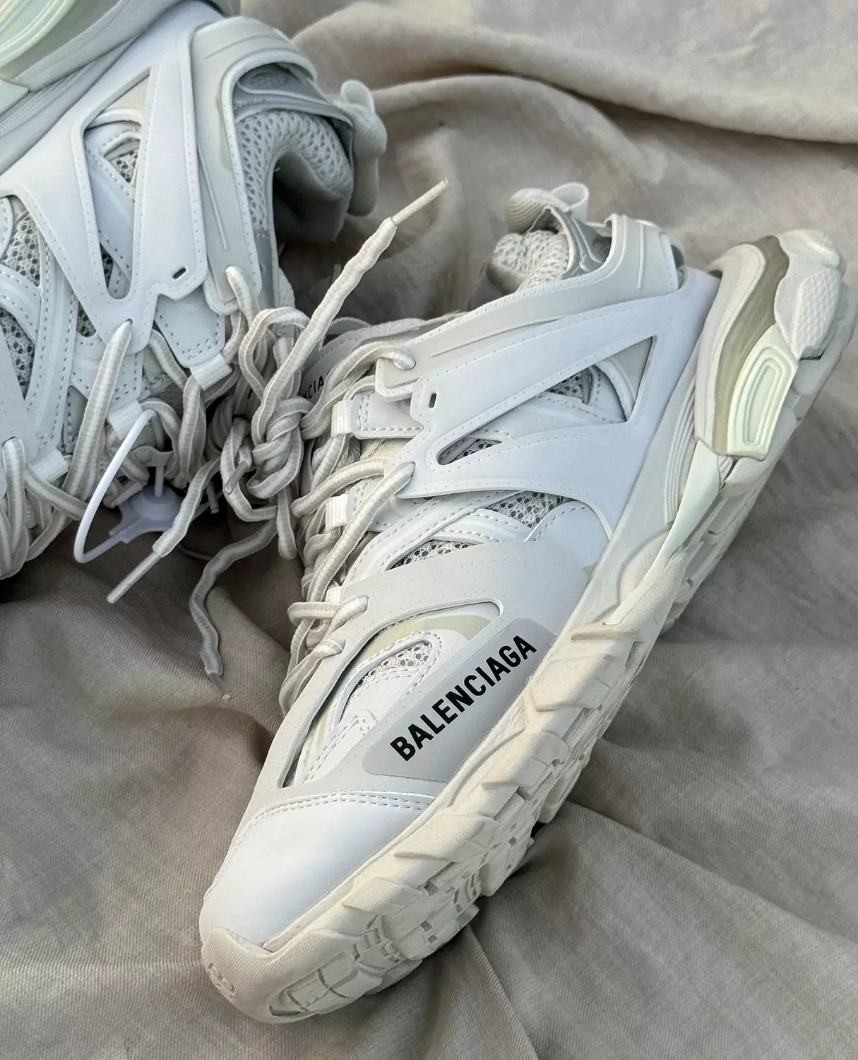 Balenciaga white track  3