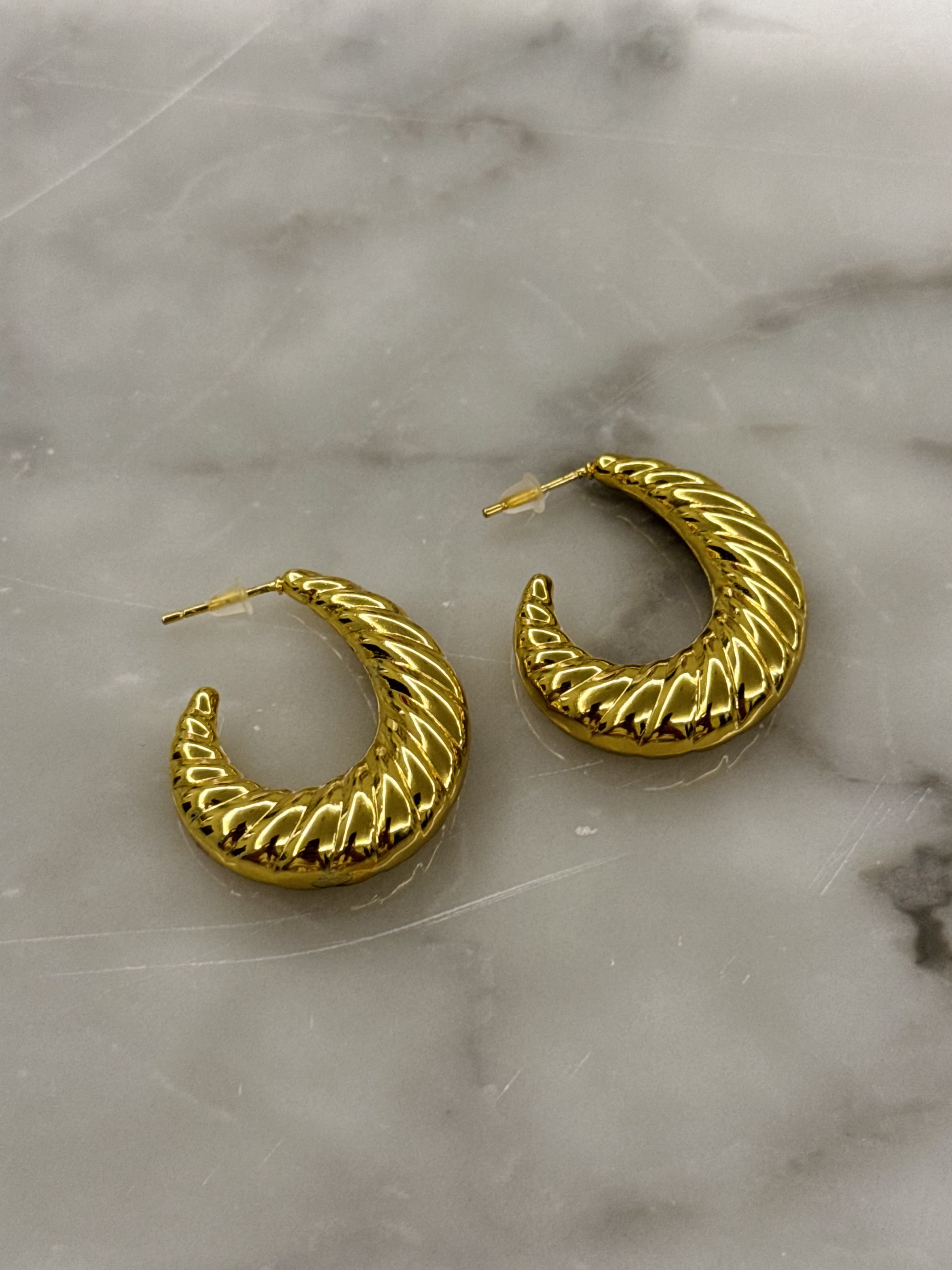 Chunky gold earings  1