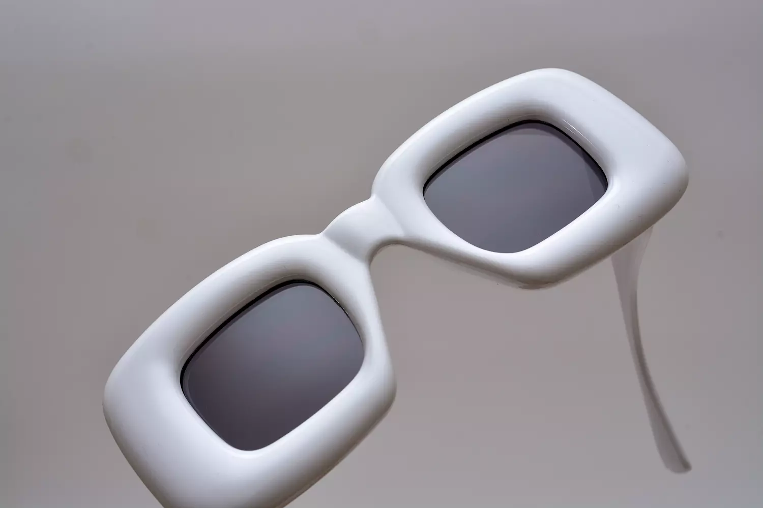 <p><strong><span style="color: rgb(0, 0, 0)">Y2k sunglasses</span></strong></p>