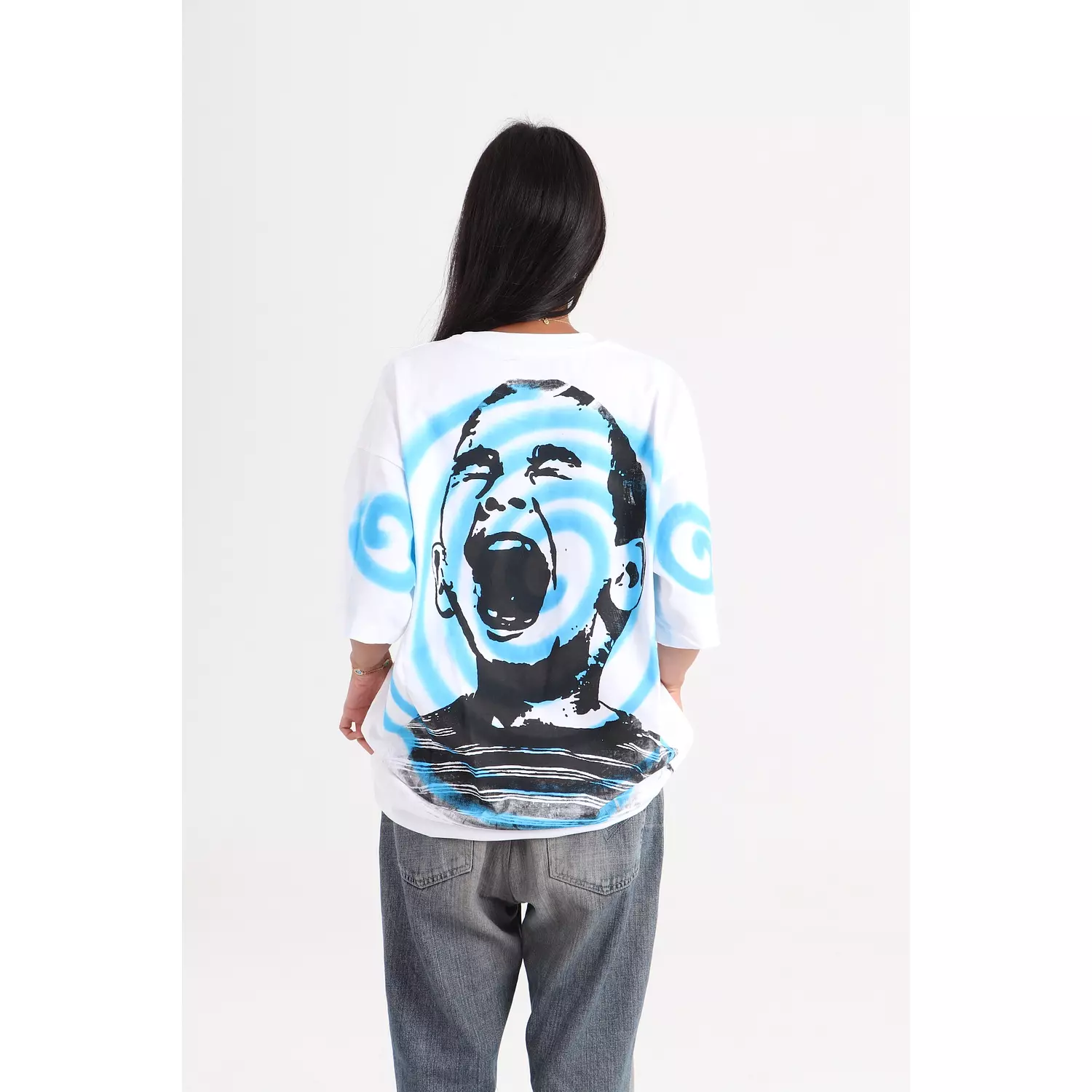 scream in blue  hover image
