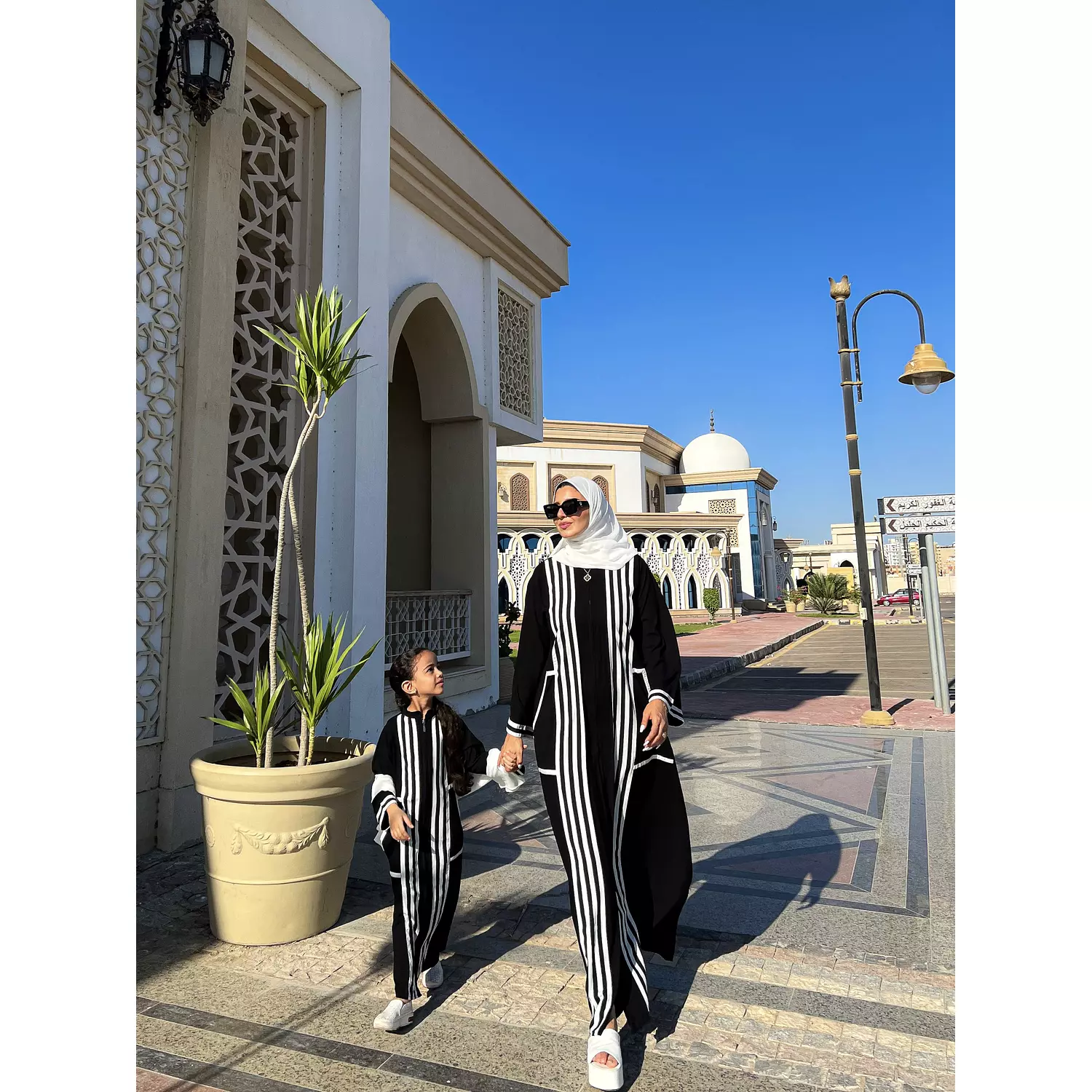 closed black abaya kids 2