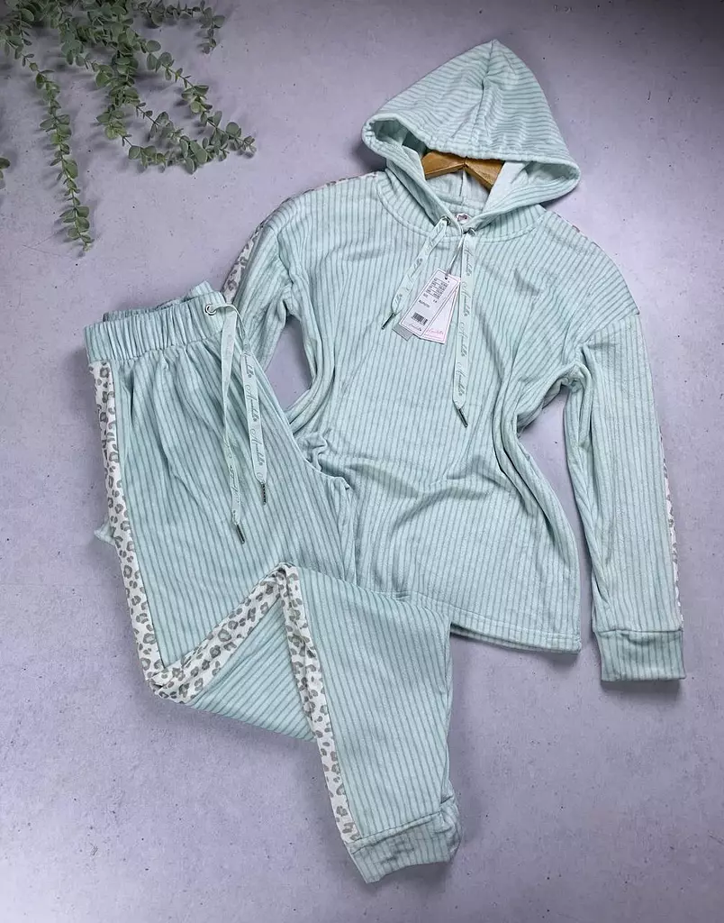 Cute chique velvet pijama set from Anabelle