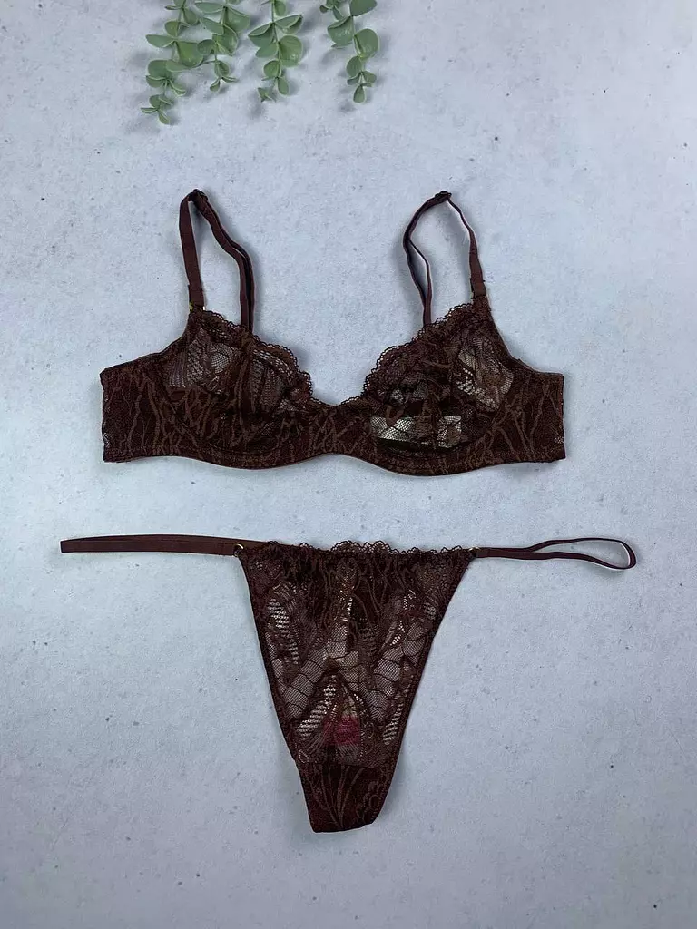 Wired lace bra & panty set from Primark