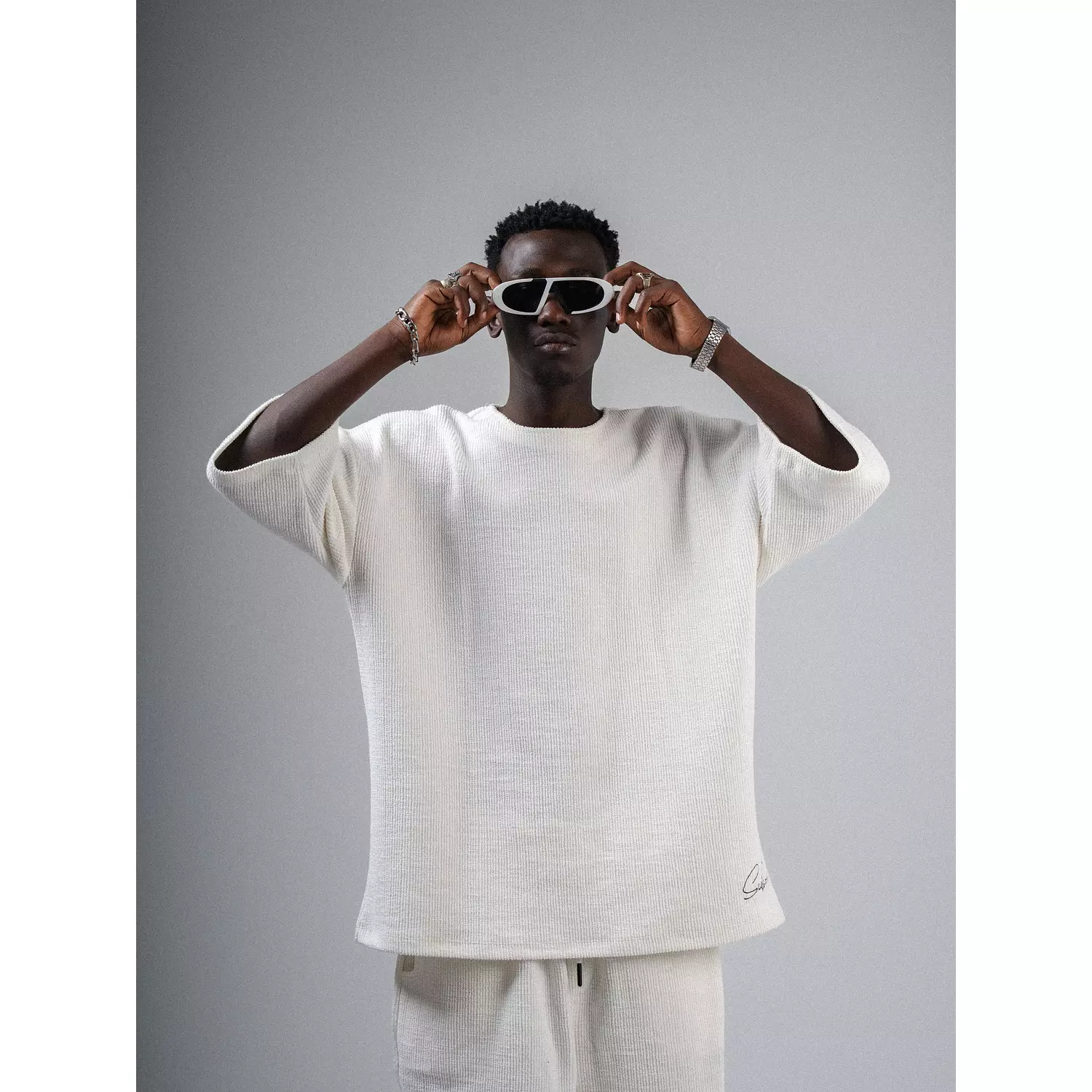 WHITE BASIC TEE hover image