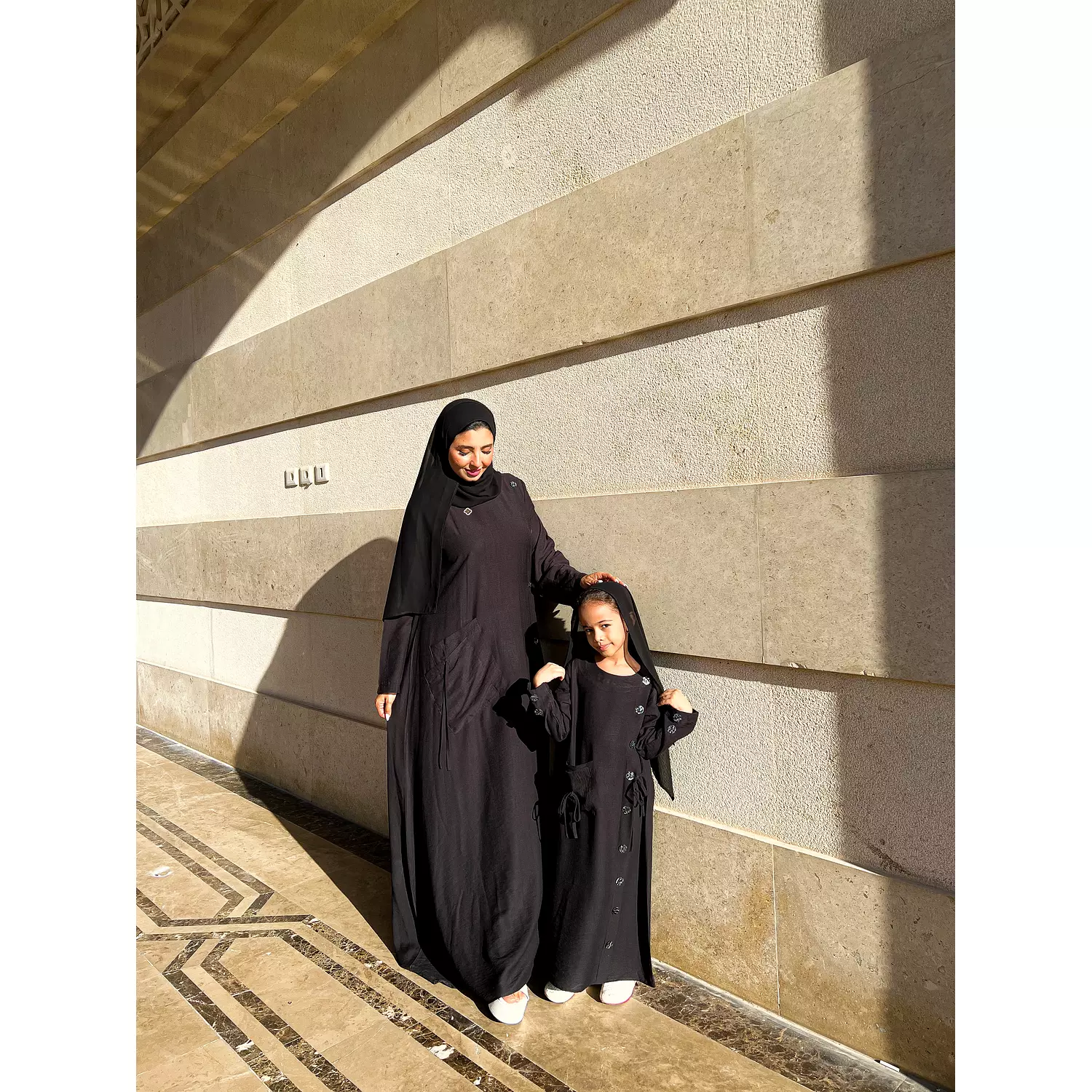 closed black abaya kids   2