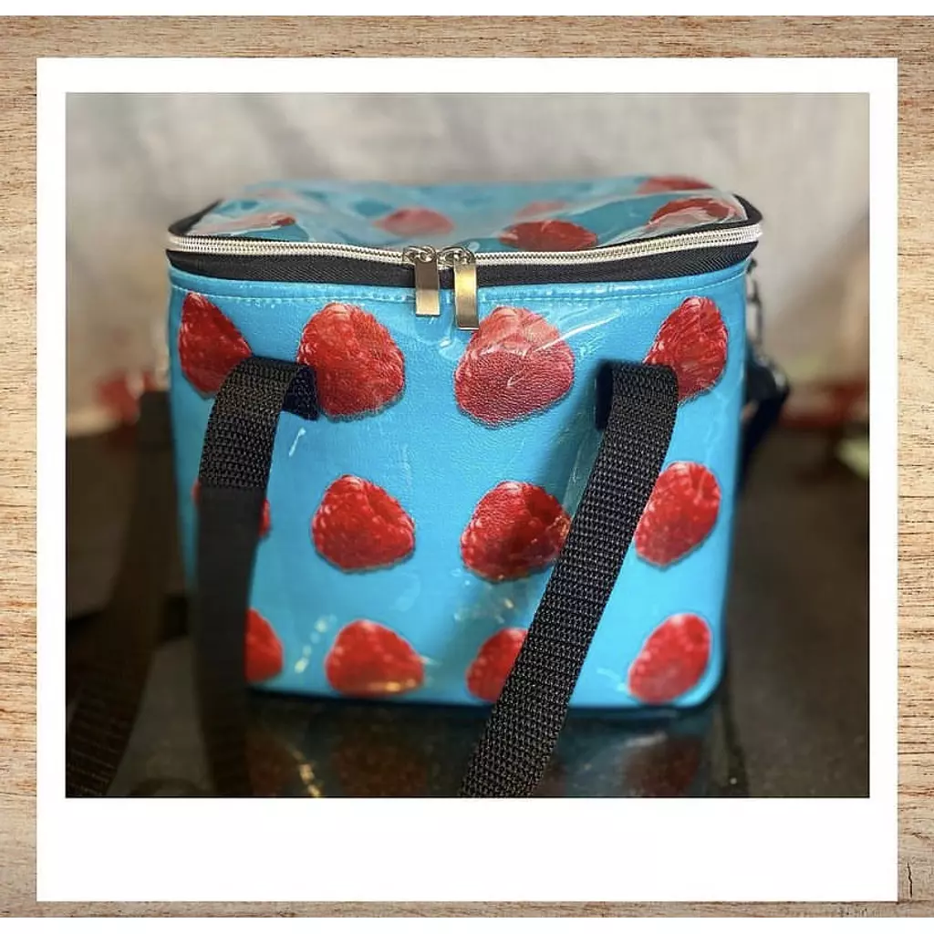 Red Berries Family Lunchbag (by order)