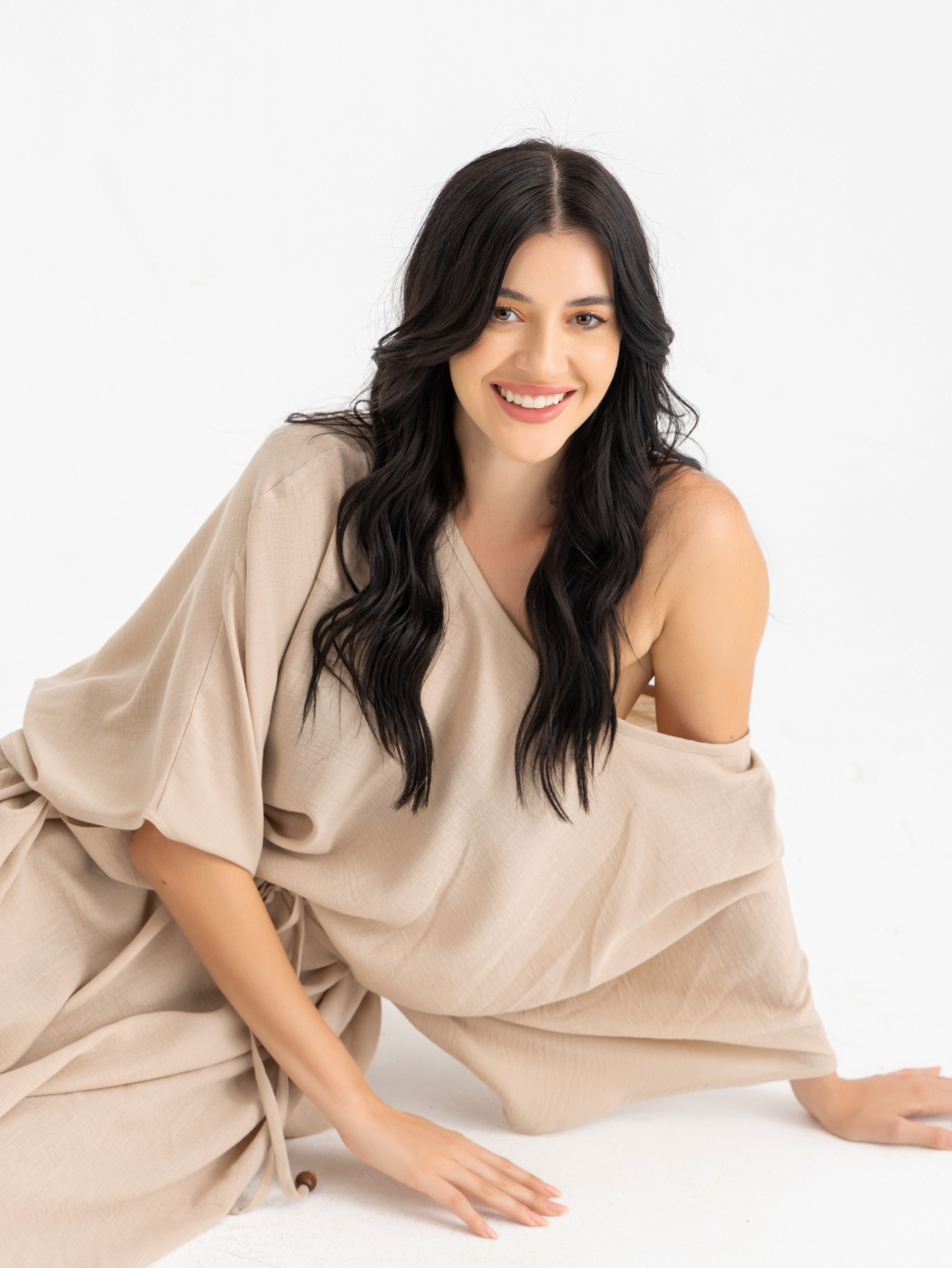 The KAMILIA gathered linen kaftan 11