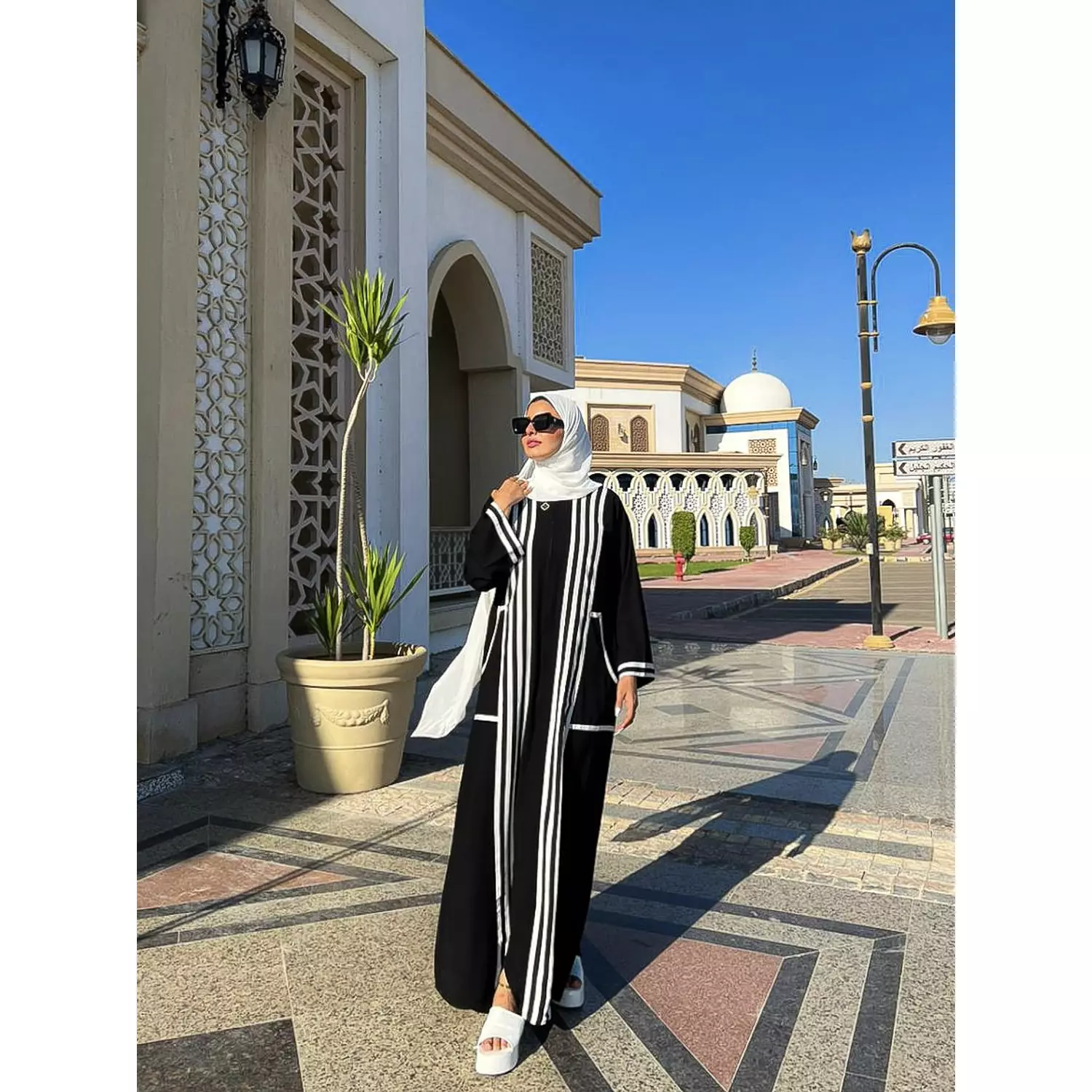 closed black abaya 2