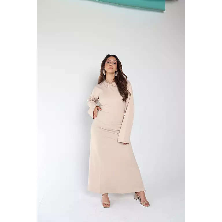 <h3><strong><span style="color: rgb(0, 0, 0)">Beige Dress</span></strong></h3>