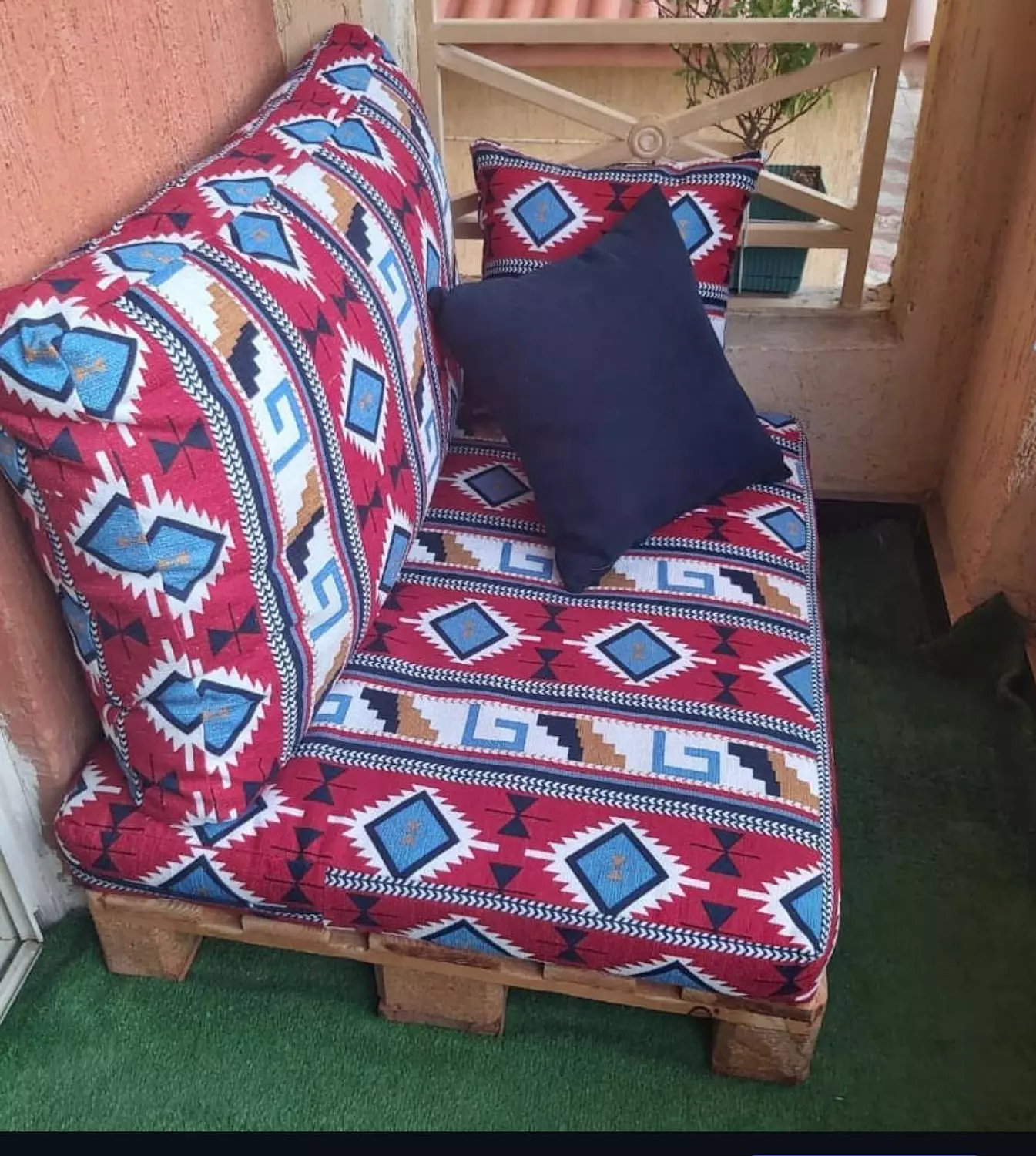 Single pallet sofa 0