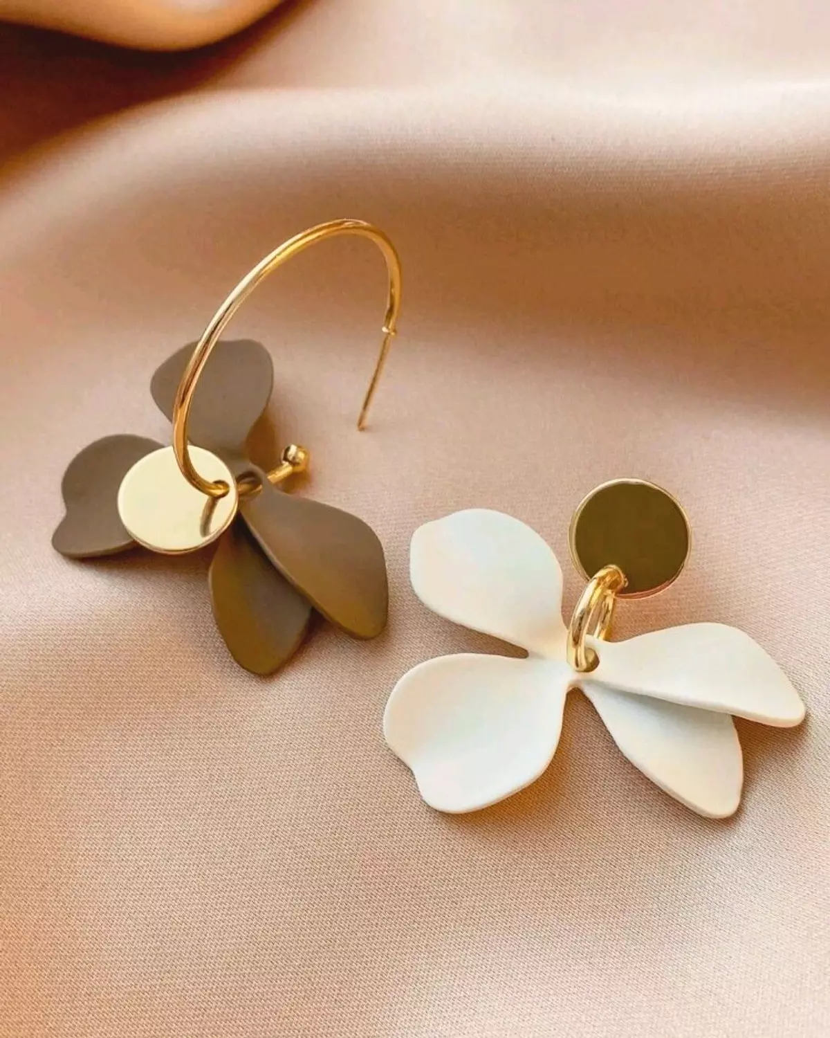 Florista Earrings hover image