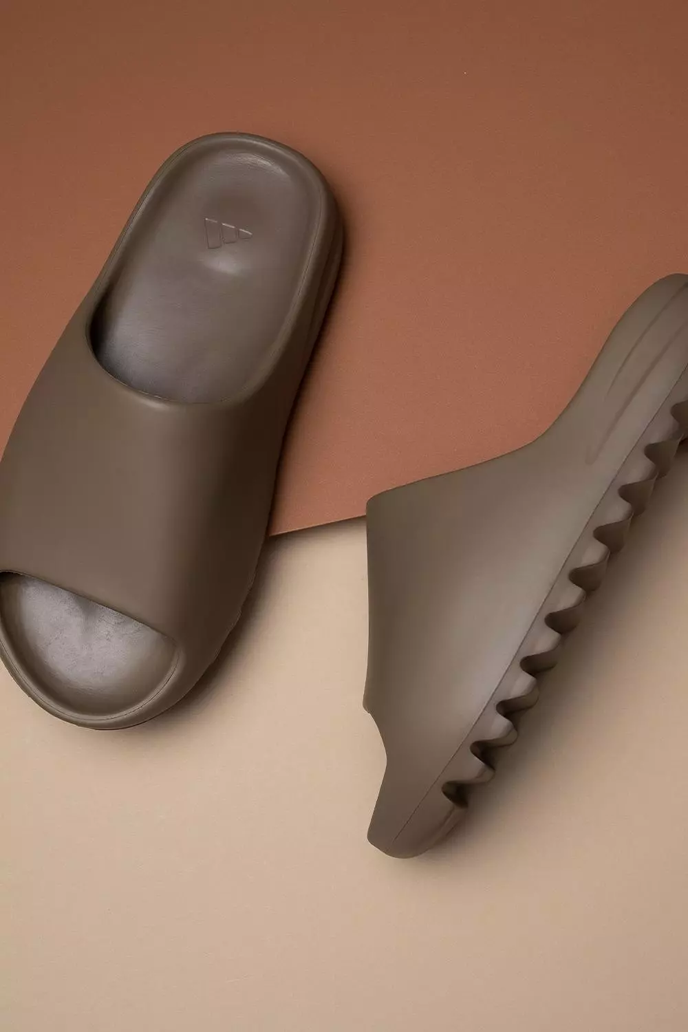 Yeezy Slides 'Earth Brown' 7