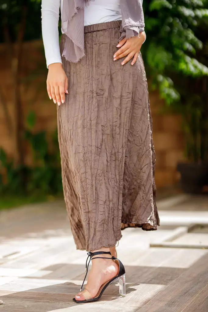 Brown crushed maxi satin skirt 