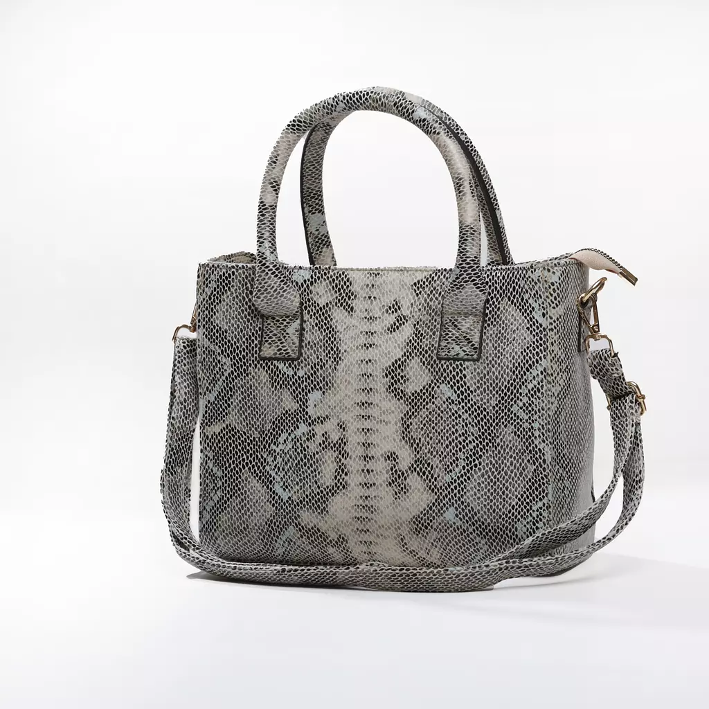 Animal print leather cross bag.