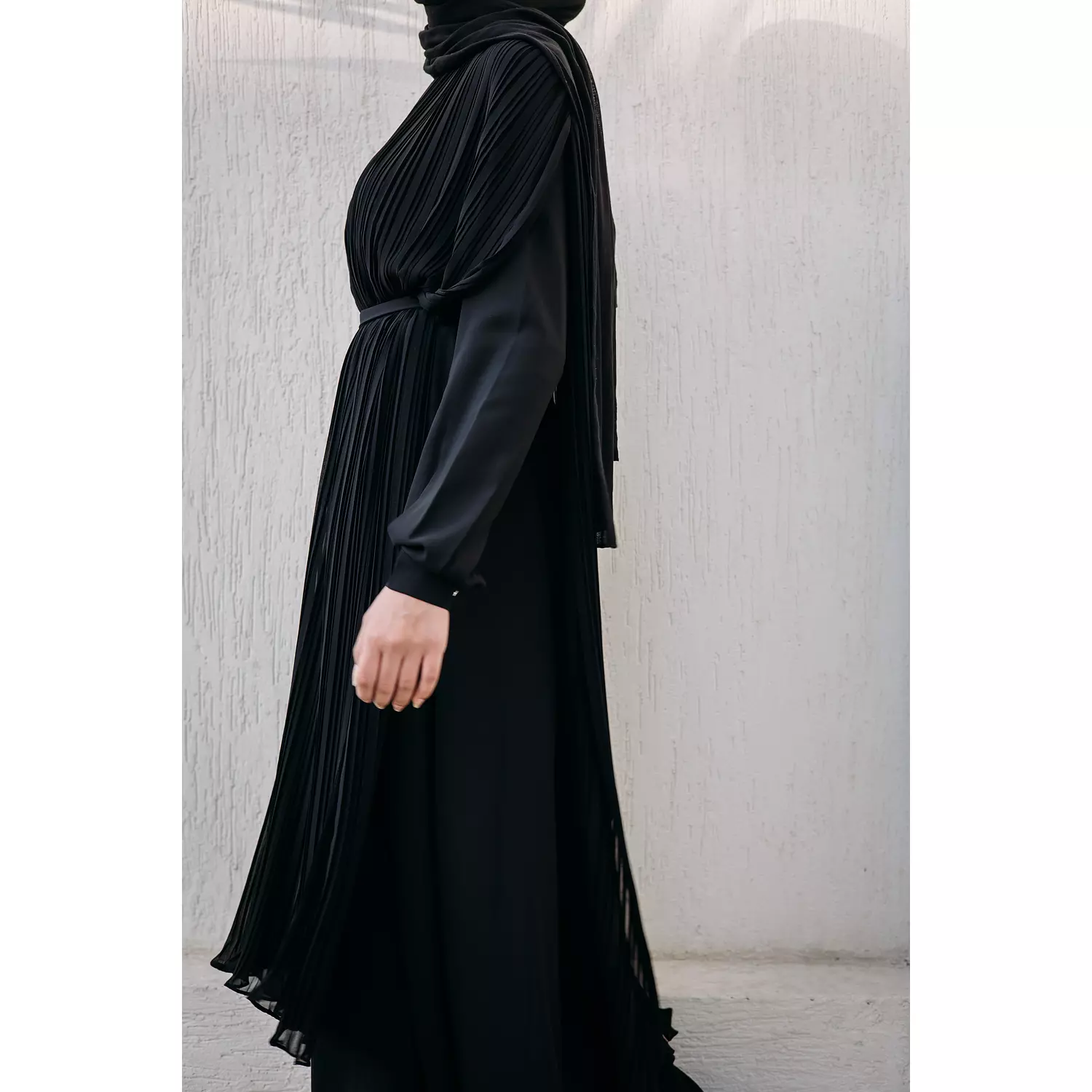 Night Blooming Abaya in Black 4