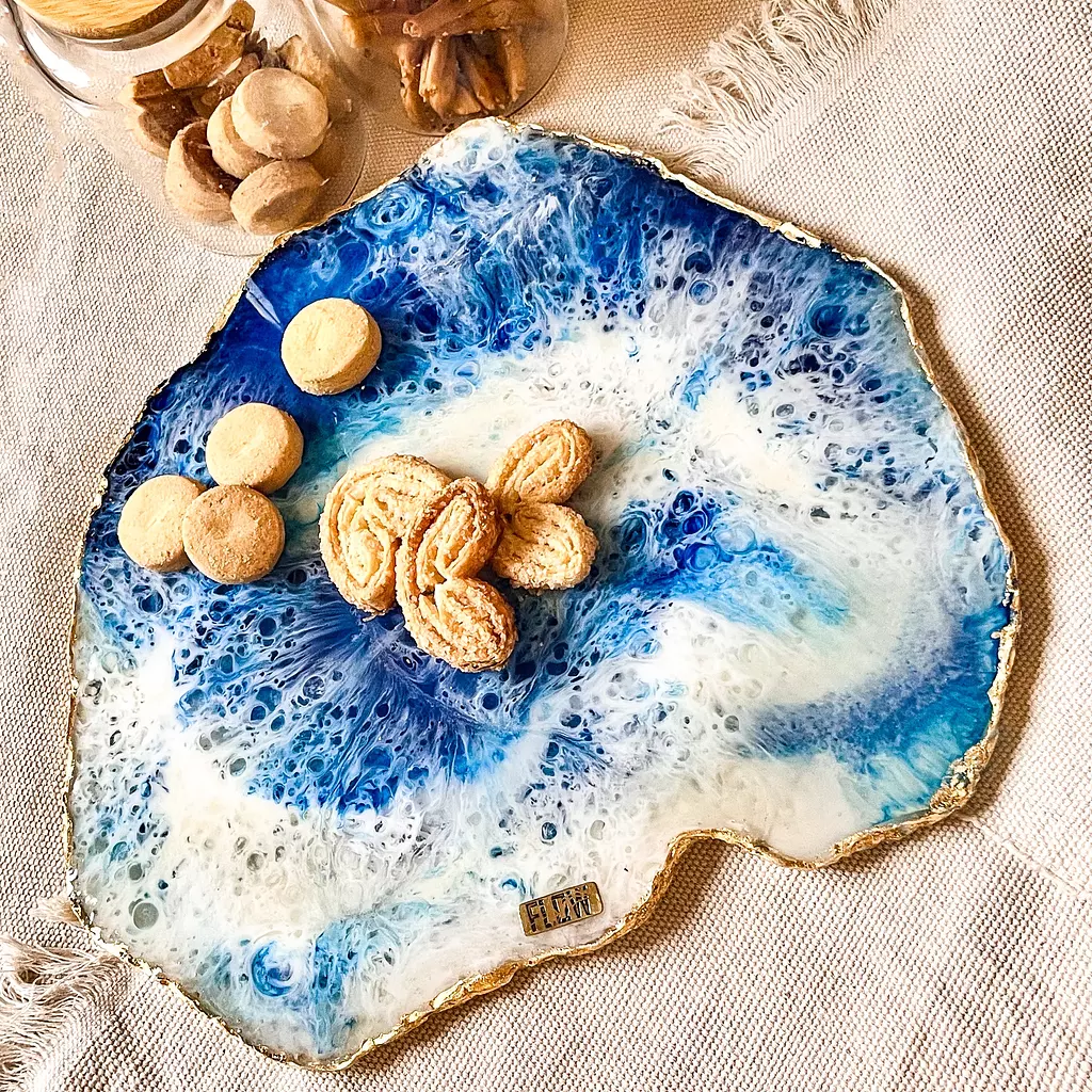 Blue & white irregular agate cheese platter