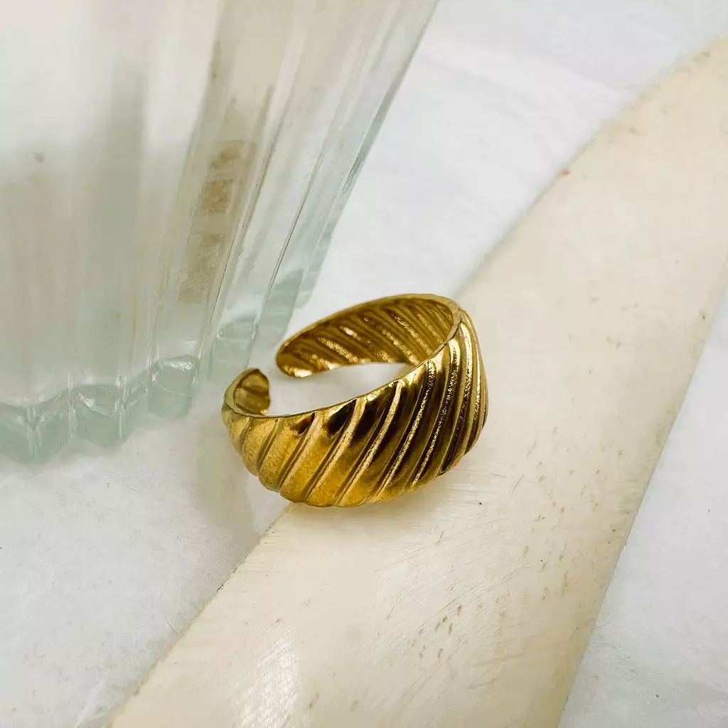 Elegant stream Ring - Free size