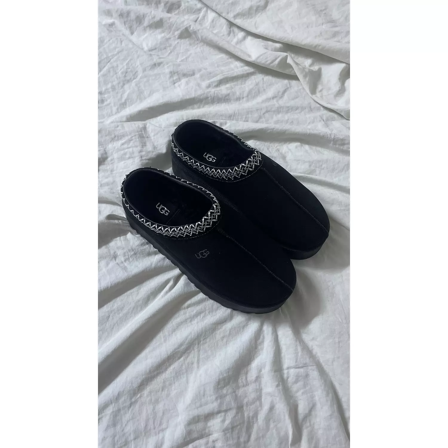 UGG TASMAN BLACK | SNEAKYY