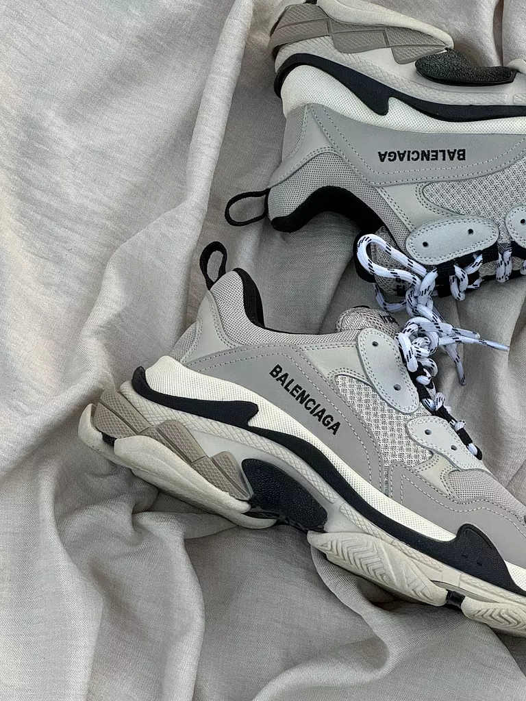 BALENCIAGA triple s 