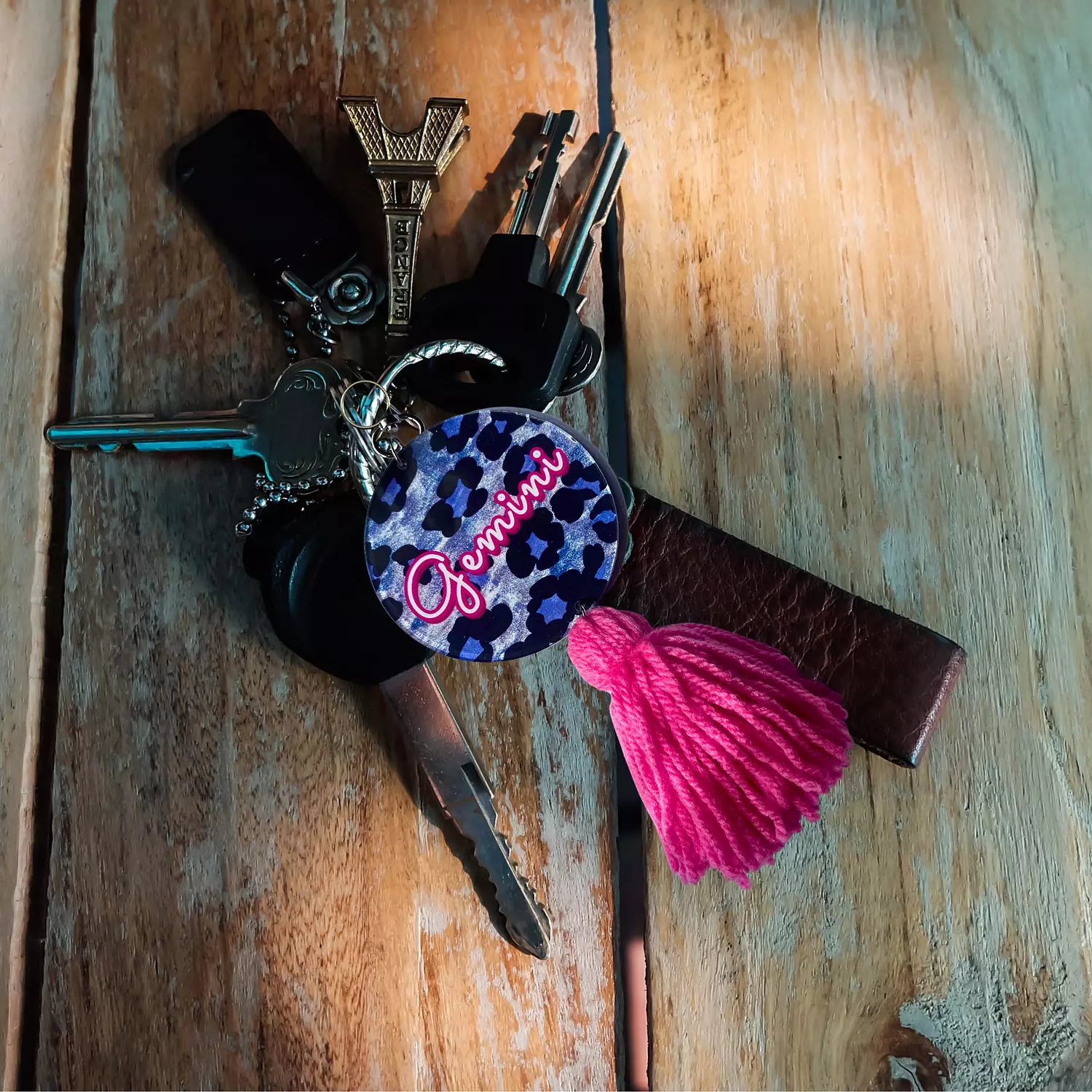 Gemini Chain Holder Fushia Tassel 2