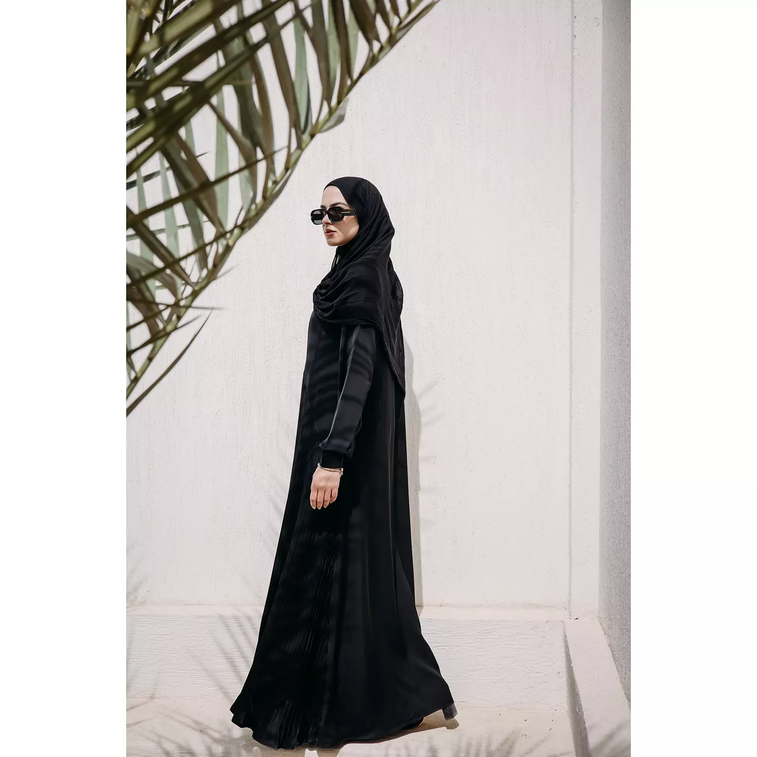 Gleaming Elegance Abaya 3