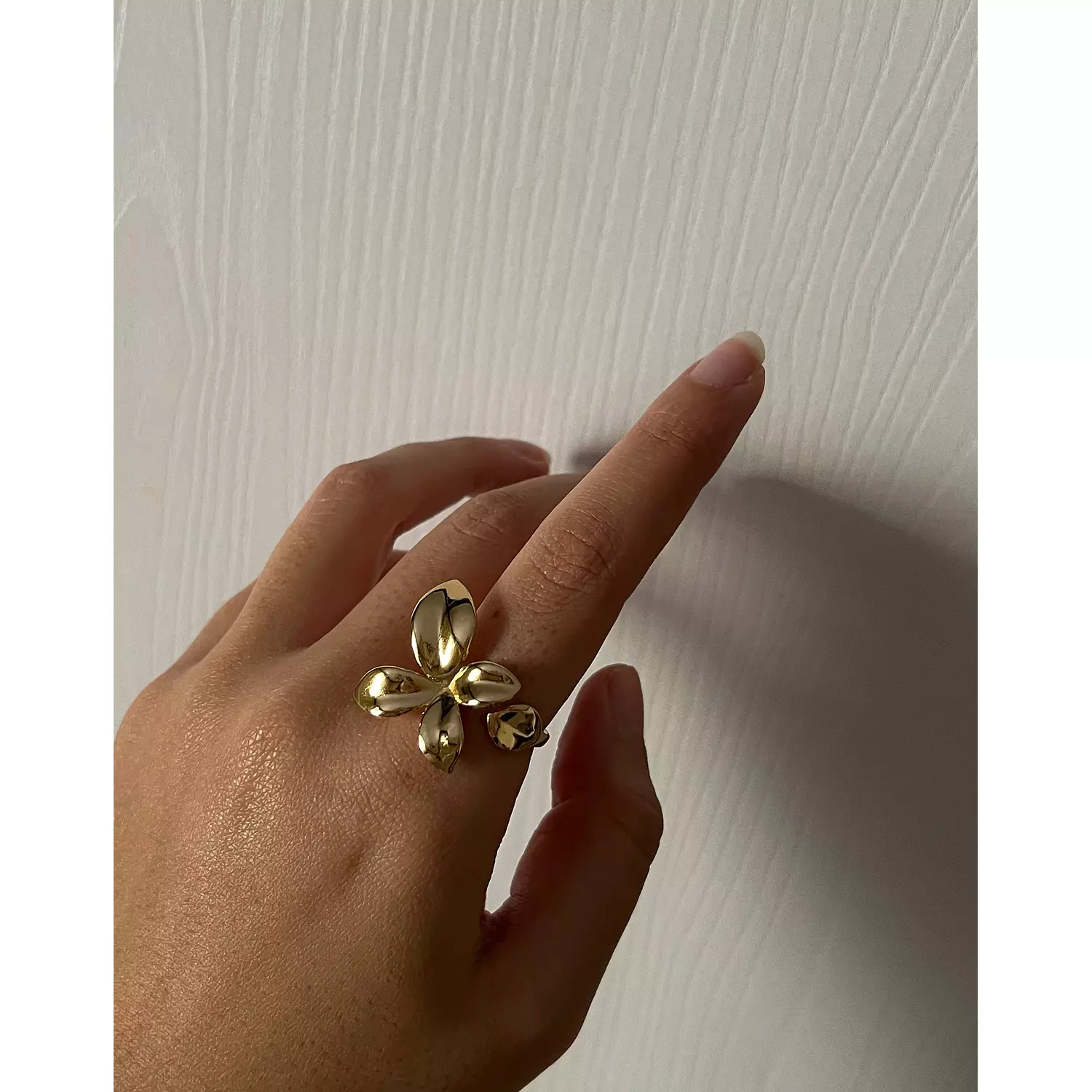 Flower ring hover image